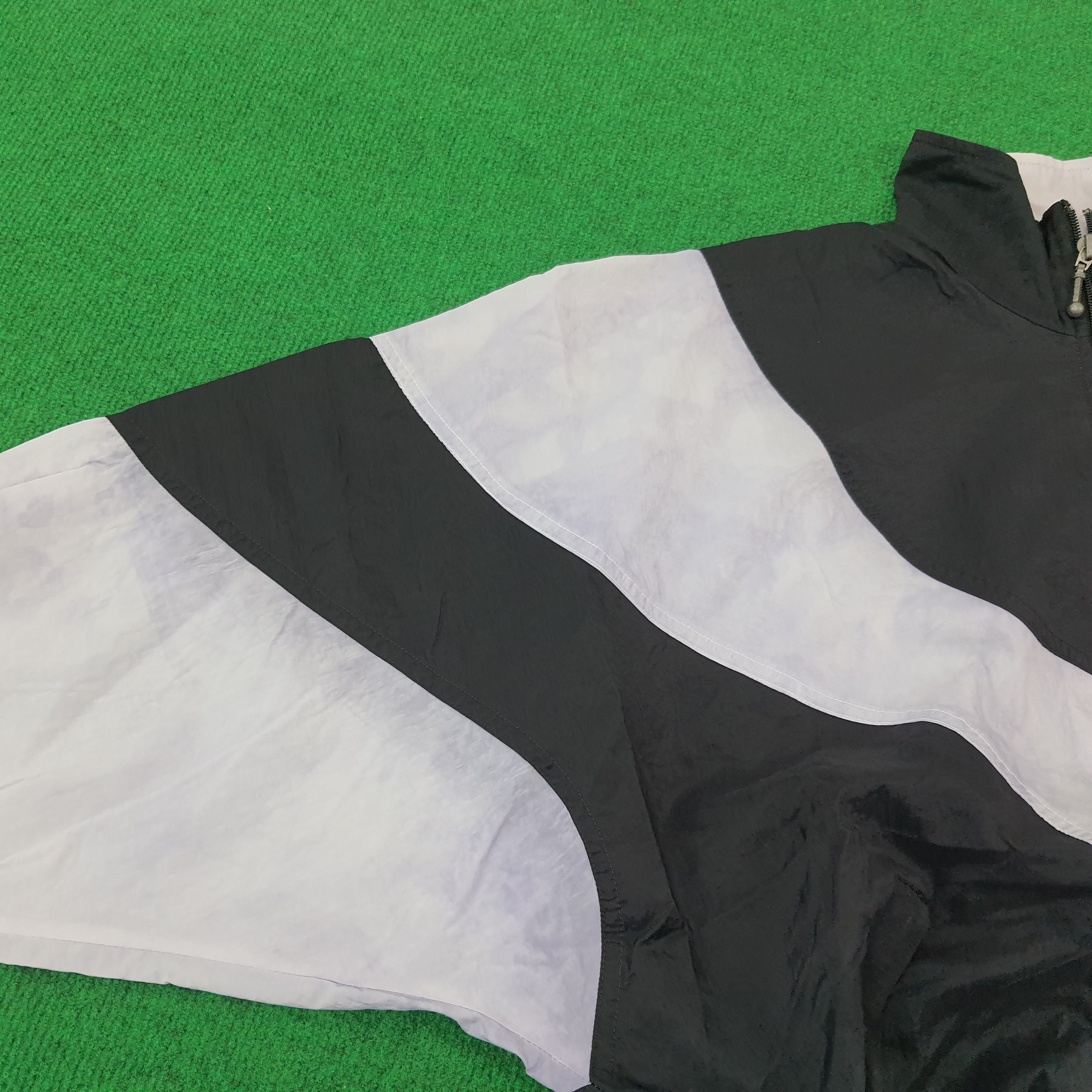 Nike × Vintage Vintage Nike Sports Outdoor Jacket C232N5 Size US XL / EU 56 / 4 - 11 Thumbnail