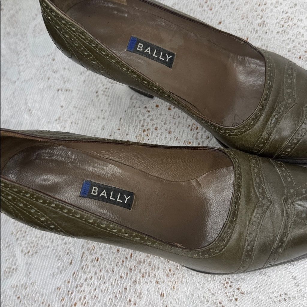 Bally Bally olive green loafer design square toe slip on heel sz 5 Size US 5 / IT 35 - 3 Thumbnail