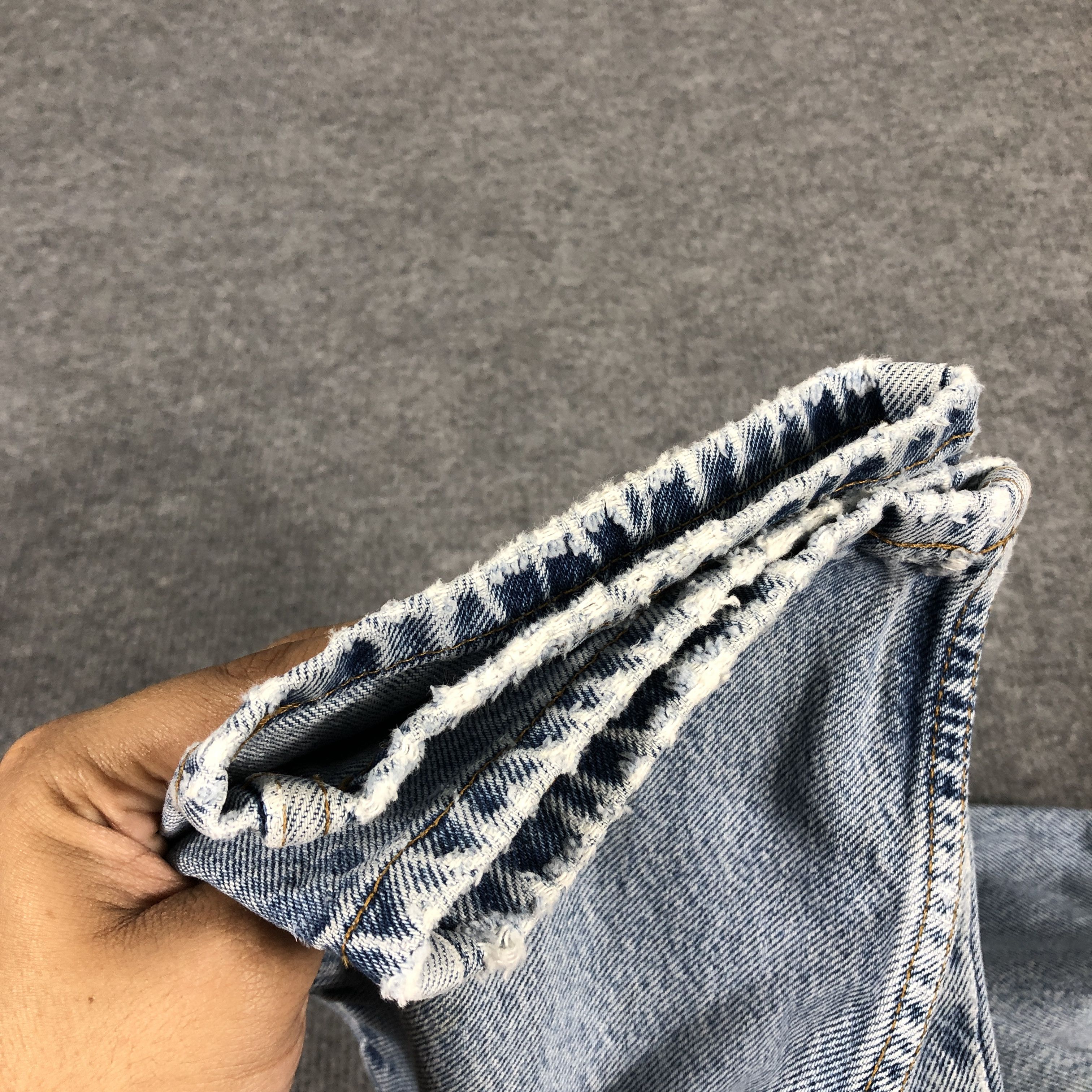 Levi's × Vintage Womens 80s Vintage Levis jeans Light Blue Wash L882W Size 29" - 8 Thumbnail