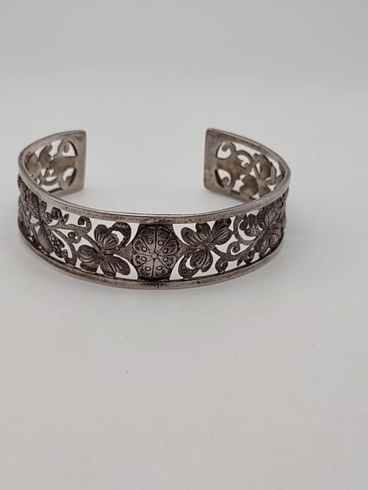 The Unbranded Brand Vintage Sterling Silver Pierced Floral Cuff Bracelet 20.1g Size ONE SIZE - 1 Thumbnail