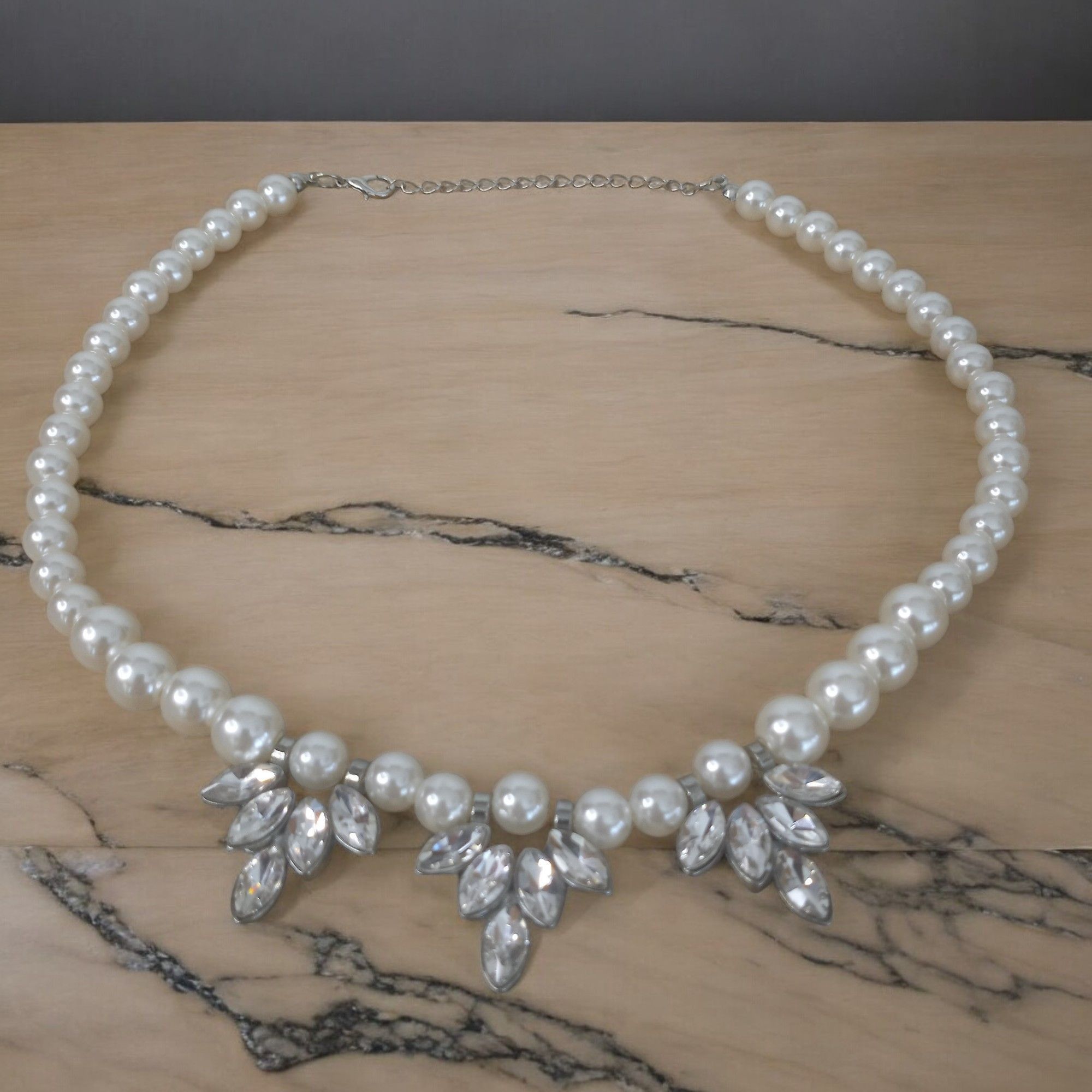 Other Ice Crystals White Faux Pearl Necklace Size ONE SIZE - 1 Thumbnail
