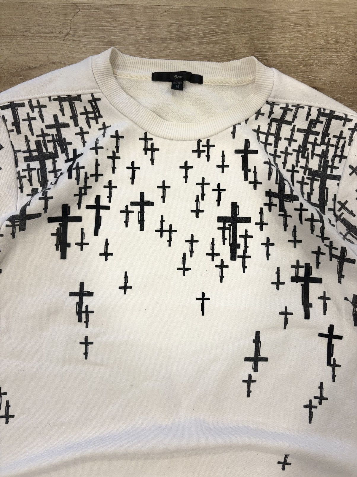 5cm 5CM White crewneck with black cross pattern Size US M / EU 48-50 / 2 - 2 Thumbnail