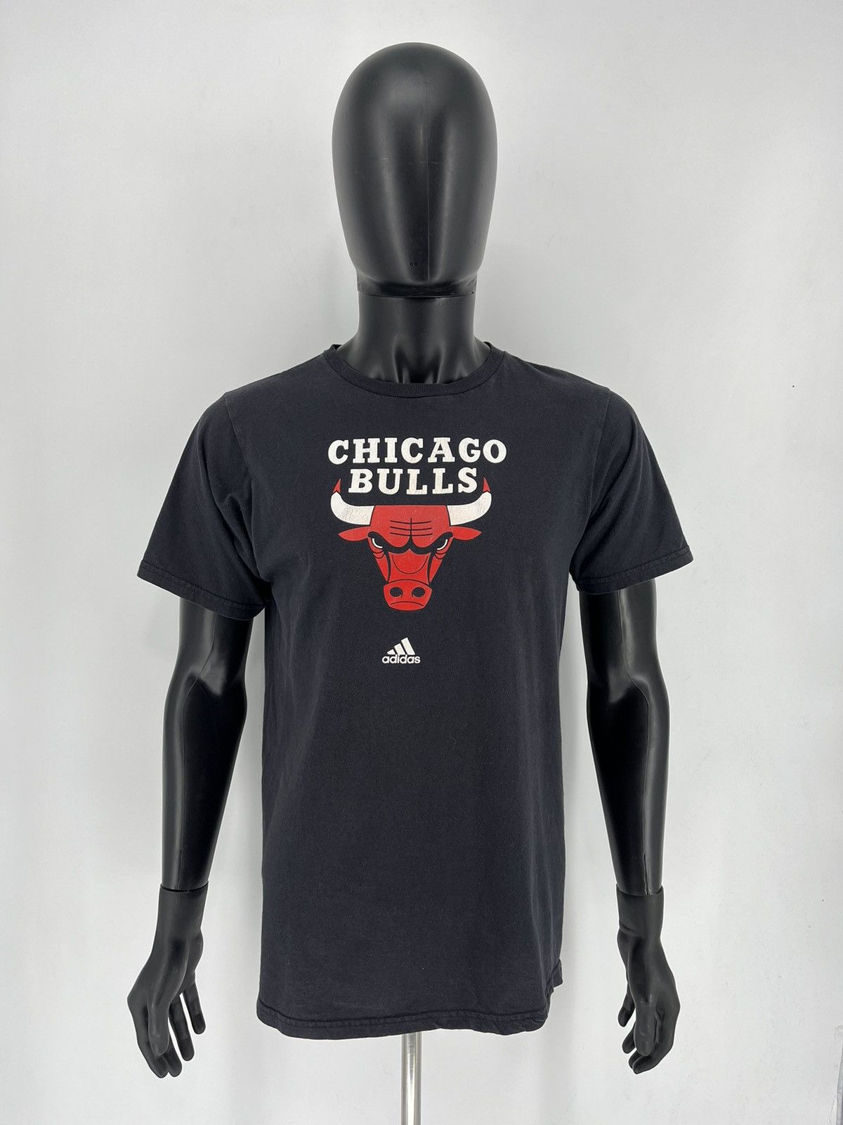 Adidas Adidas The Go To Tee Chicago Bulls T-Shirt Mens Medium Black Size US M / EU 48-50 / 2 - 2 Thumbnail