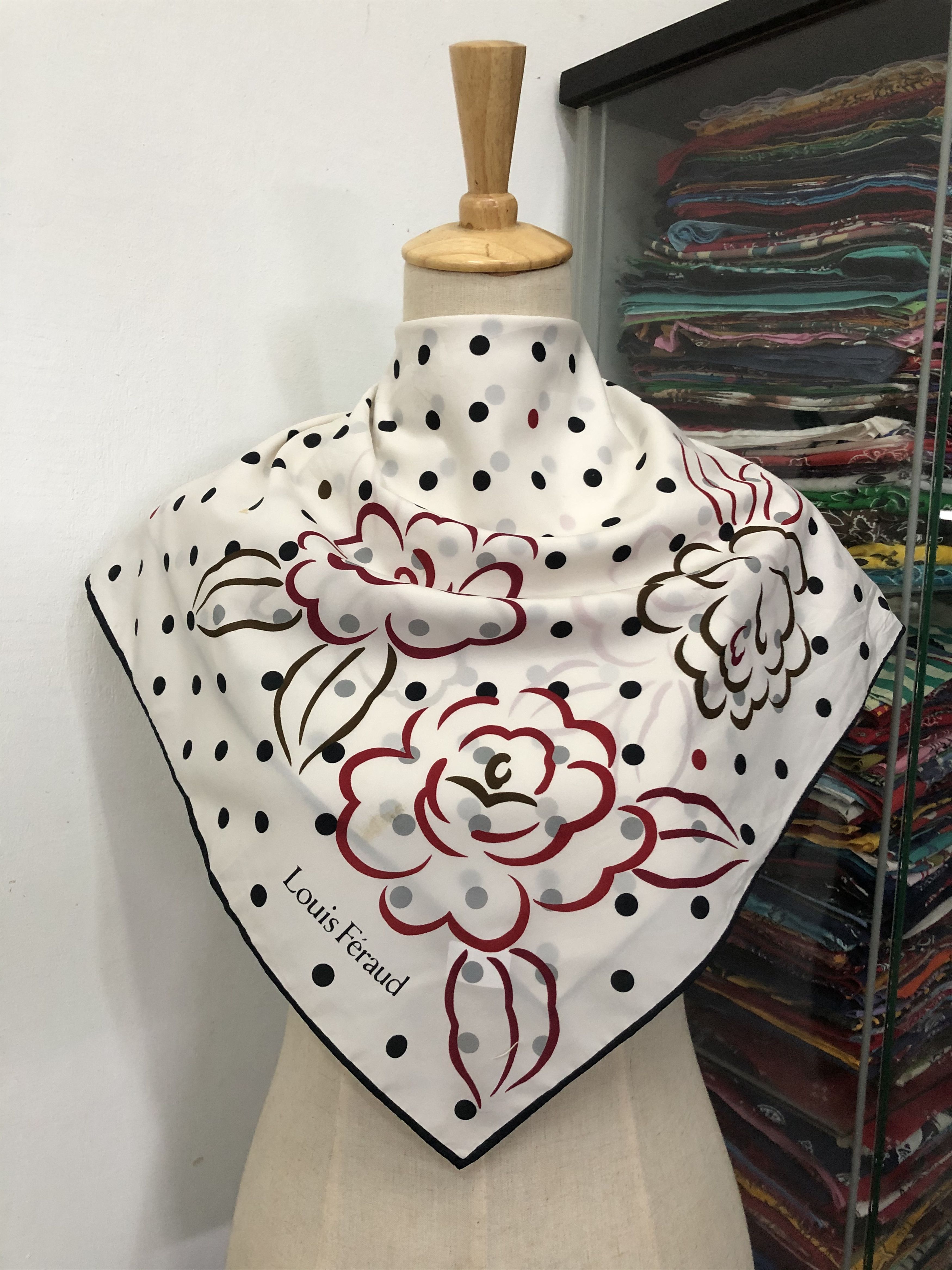 Louis Feraud × Vintage Vintage Louis Feraud Silk Scarf Size ONE SIZE - 1 Thumbnail