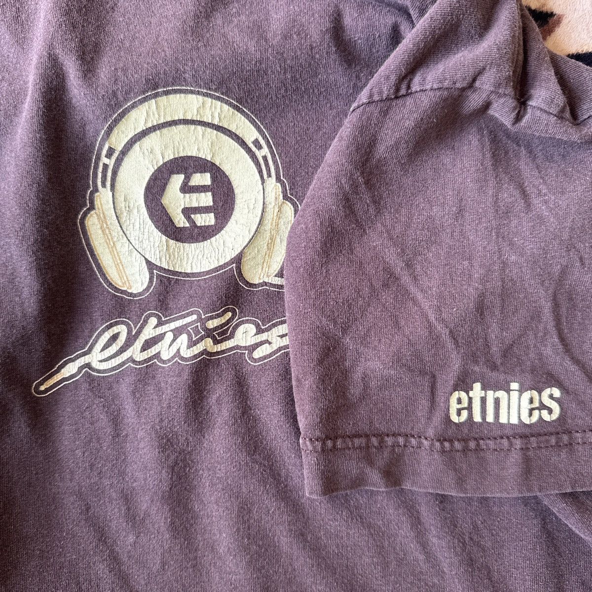 Etnies × Vintage Brown etnies headphones shirt Size US M / EU 48-50 / 2 - 3 Thumbnail