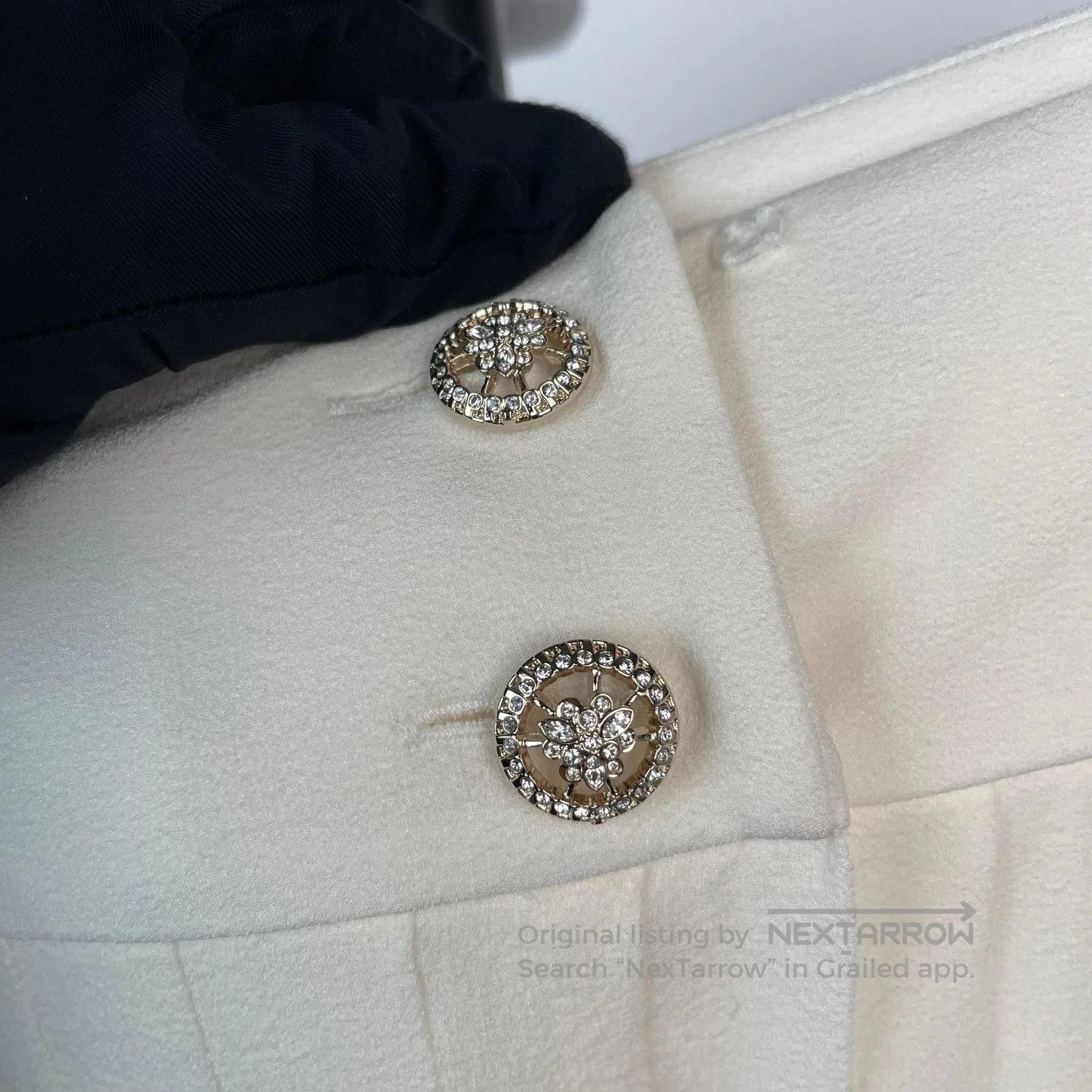 Chanel Chanel White Silk Pleated Diamond Buckle Half Skirt| Size 37" - 3 Thumbnail