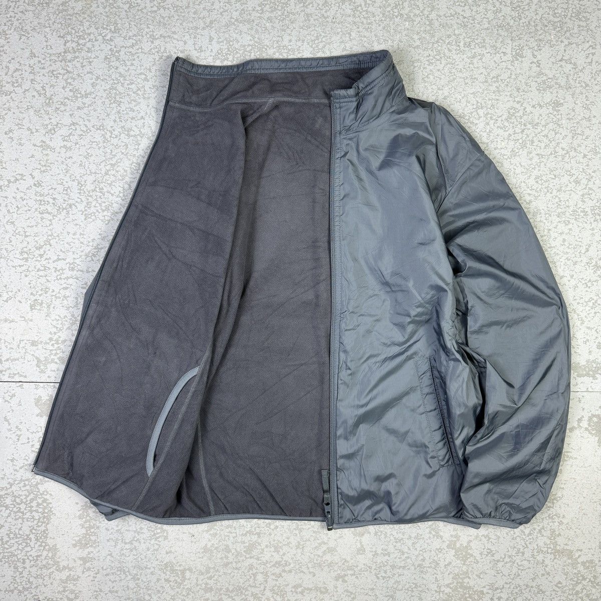 Japanese Brand × Uniqlo 💥Uniqlo Reversible Grey Fleece Light Jacket Size US M / EU 48-50 / 2 - 6 Thumbnail