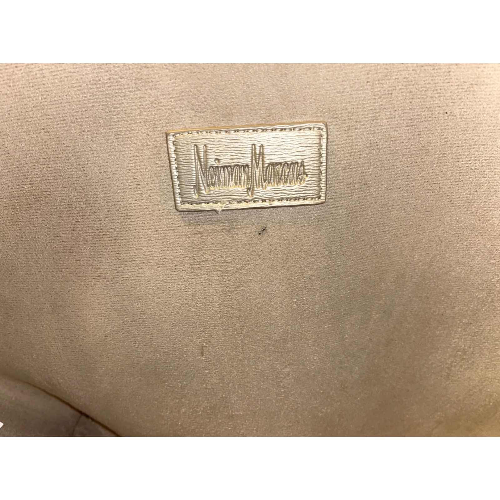 Neiman Marcus Neiman Marcus Leather Tote Bag Large Champagne Gold Lightweight Shoulder Strap Womens Size ONE SIZE - 3 Thumbnail