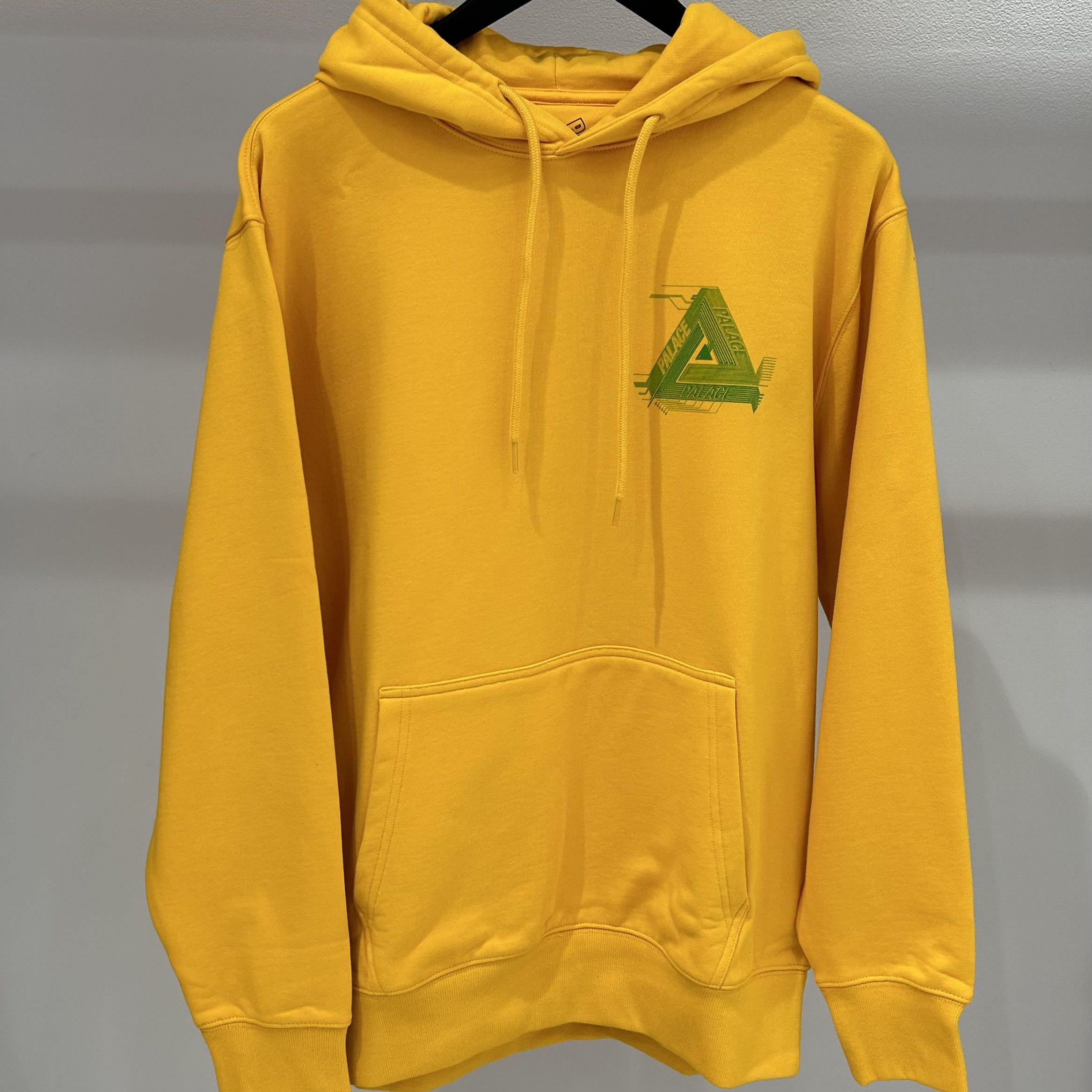 服/ファッション Palace Skateboards / TRI-CHENILLE HOOD YELLOW Palace Skateboards / TRI-CHENILLE HOOD YELLOW