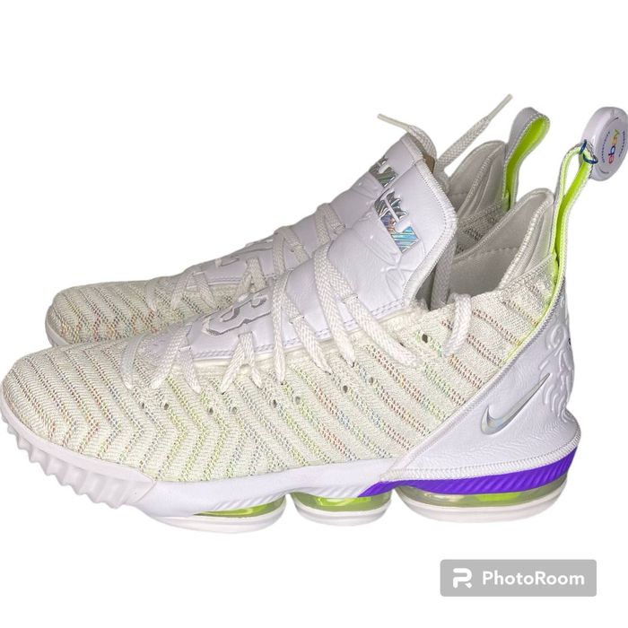 Lebron xvi hotsell buzz lightyear