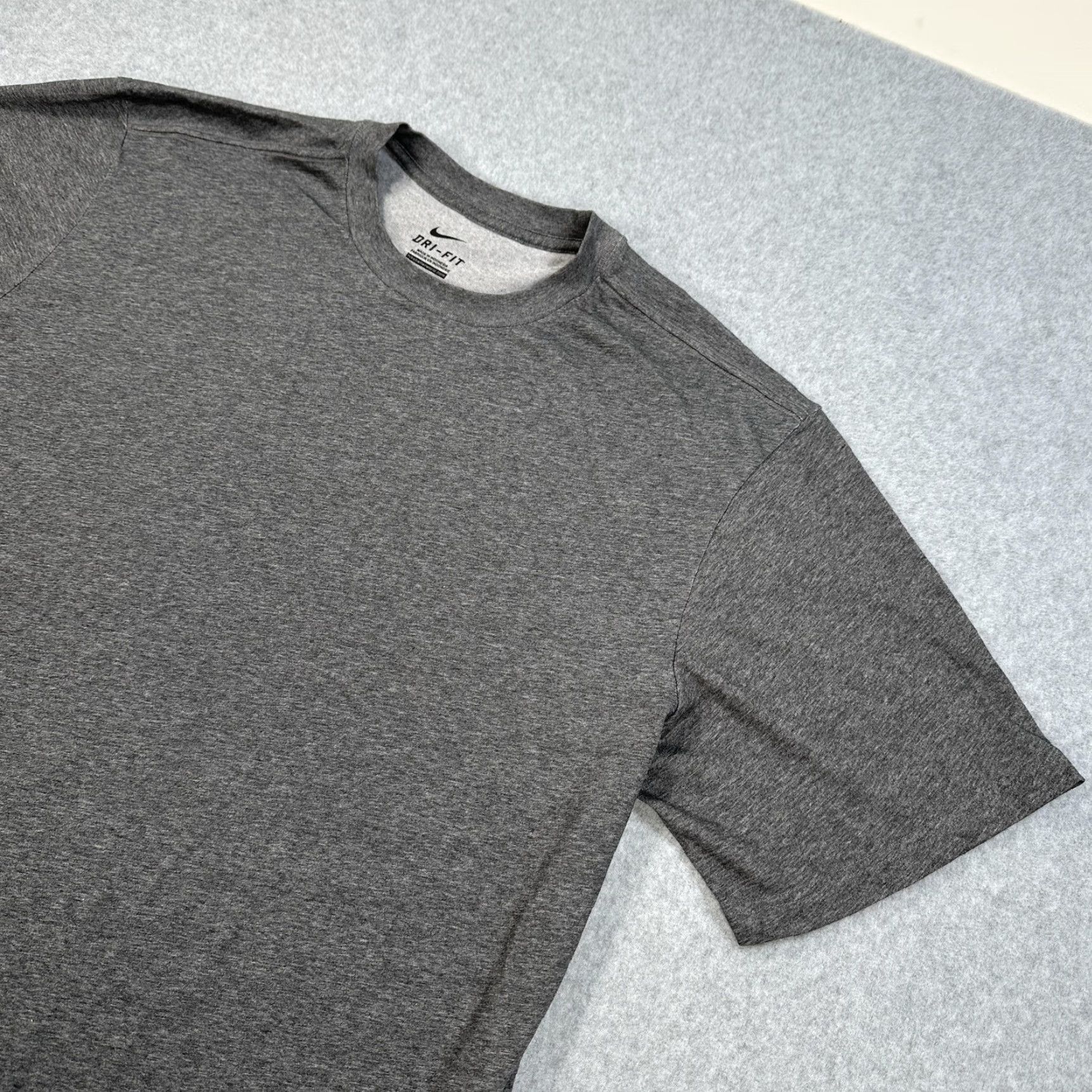 Nike Nike Dri-FIT Shirt Mens 2XL Gray Tee Athletic Training Running Workout T-Shirt Mens Size US XXL / EU 58 / 5 - 2 Thumbnail