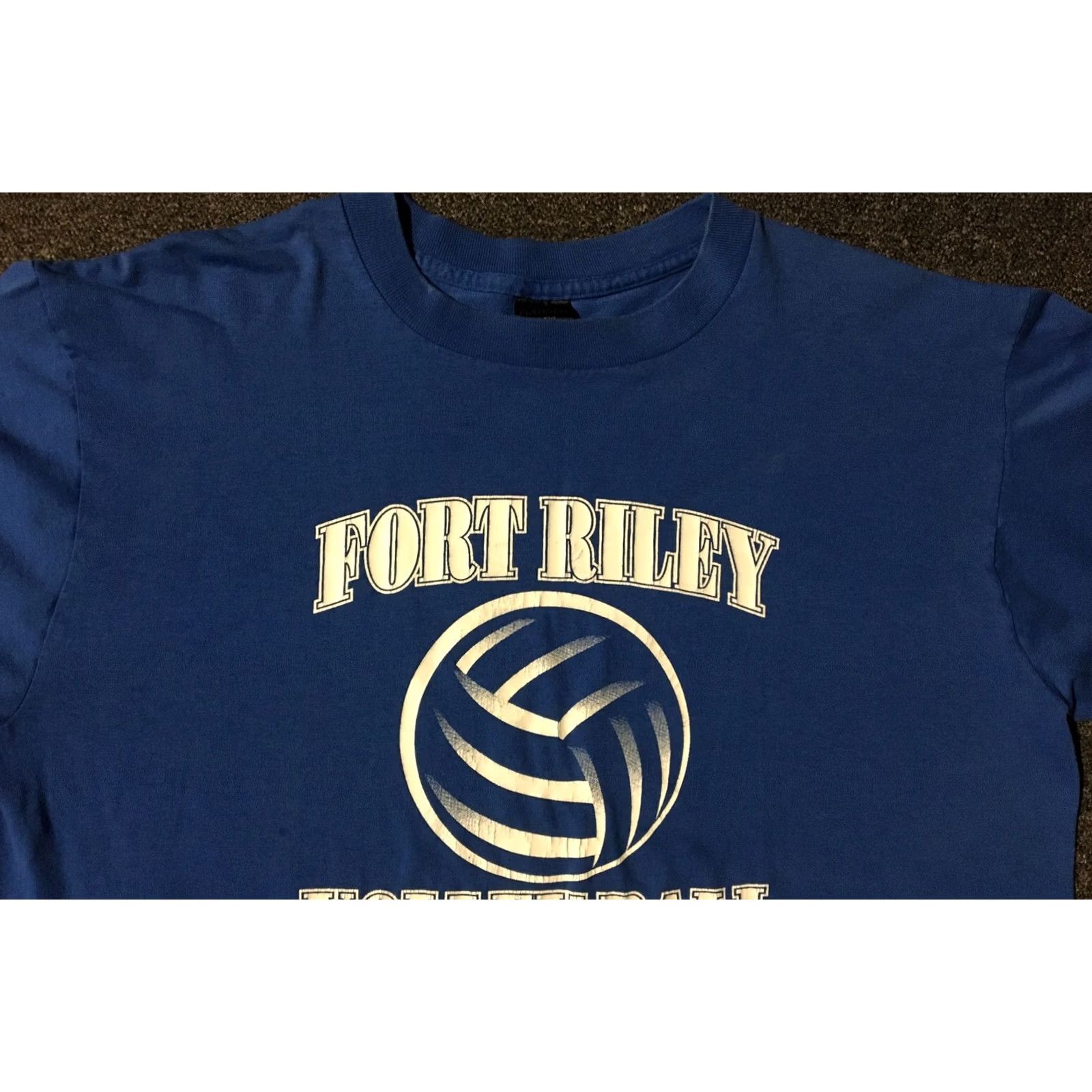Vintage VINTAGE Fort Riley Volleyball Shirt XL Blue Men T-Shirt 90s Grunge Military USA Marine Navy Seal PFU Rock Retro 90s Size US XL / EU 56 / 4 - 4 Thumbnail