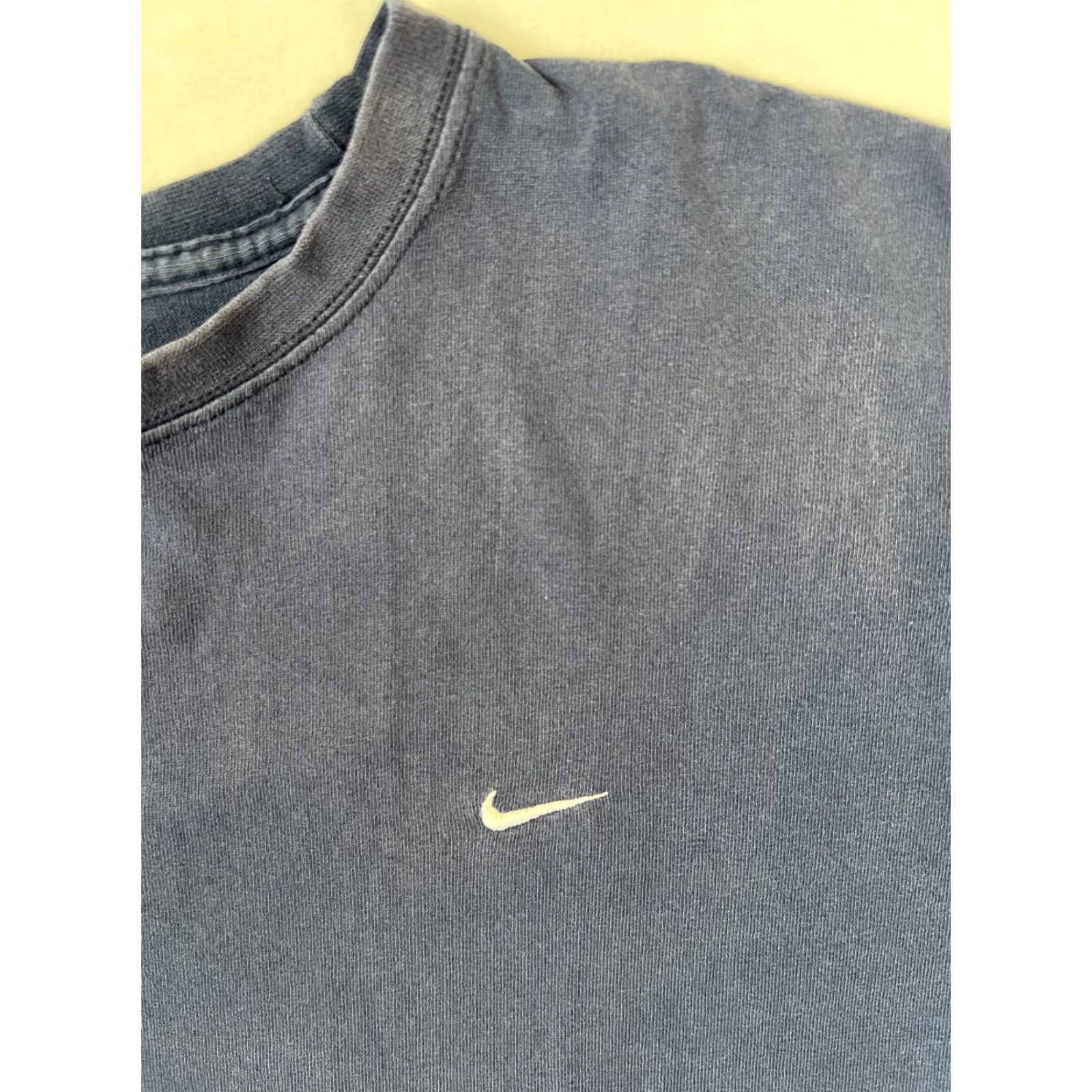 Nike VINTAGE Nike T-Shirt Nike Blue 2XL Embroidered Swoosh 90s Y2K Fadeed Size US XXL / EU 58 / 5 - 2 Thumbnail