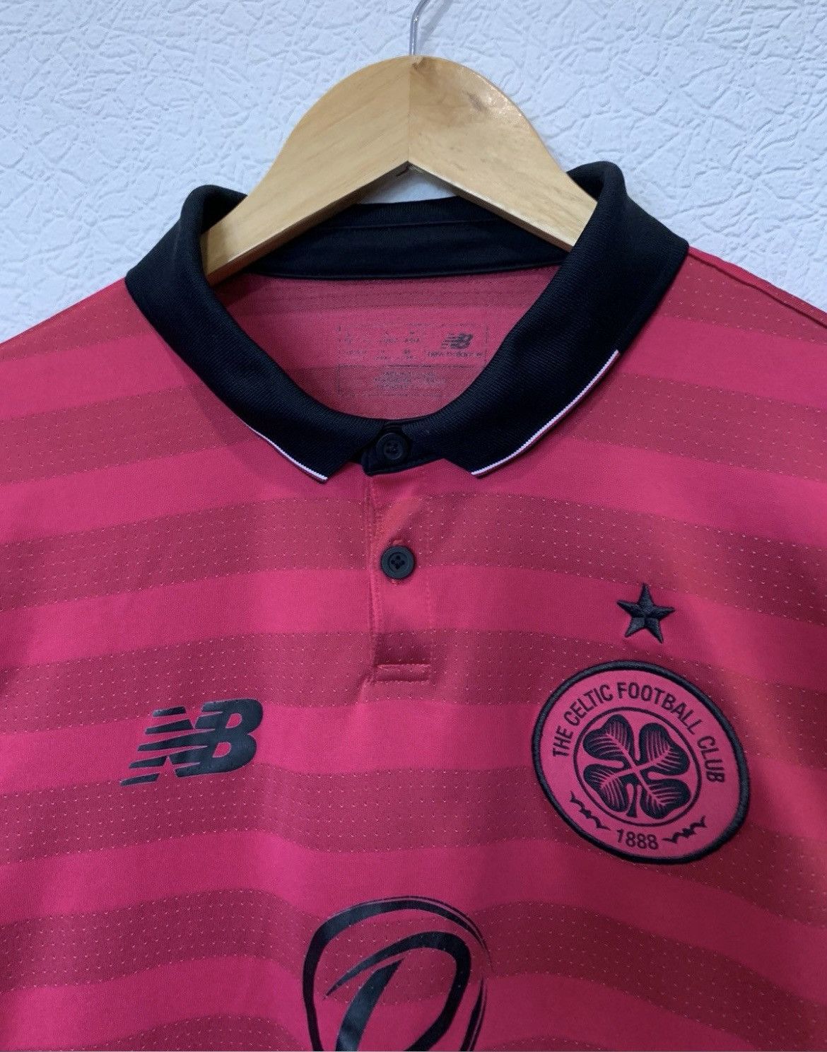 New Balance CELTIC NEW BALANCE 2016/2017 THIRD KIT SOCCER JERSEY DAFABET Size US S / EU 44-46 / 1 - 2 Thumbnail