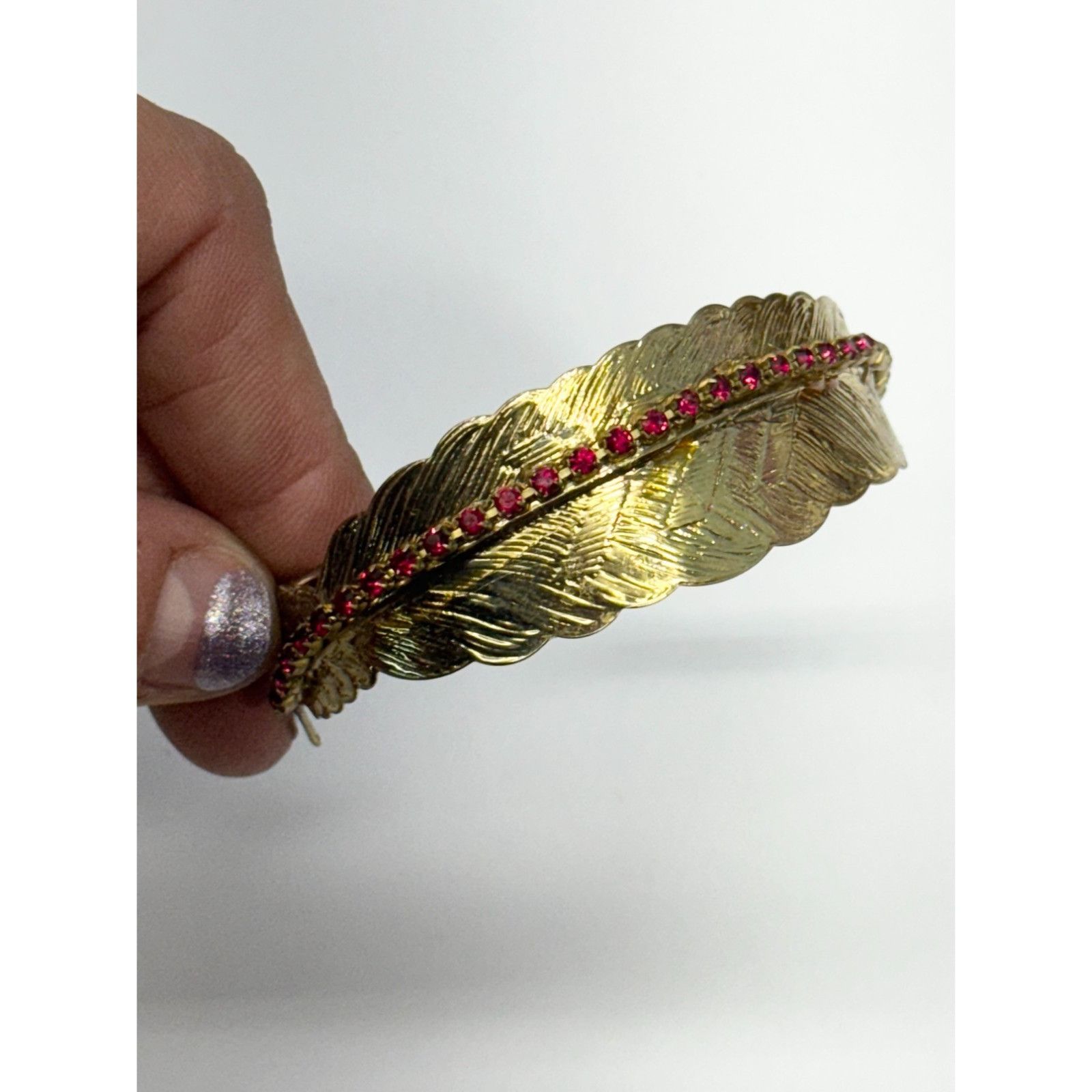 Vintage Vintage red rhinestone gold feather cuff bracelet Size ONE SIZE - 4 Thumbnail