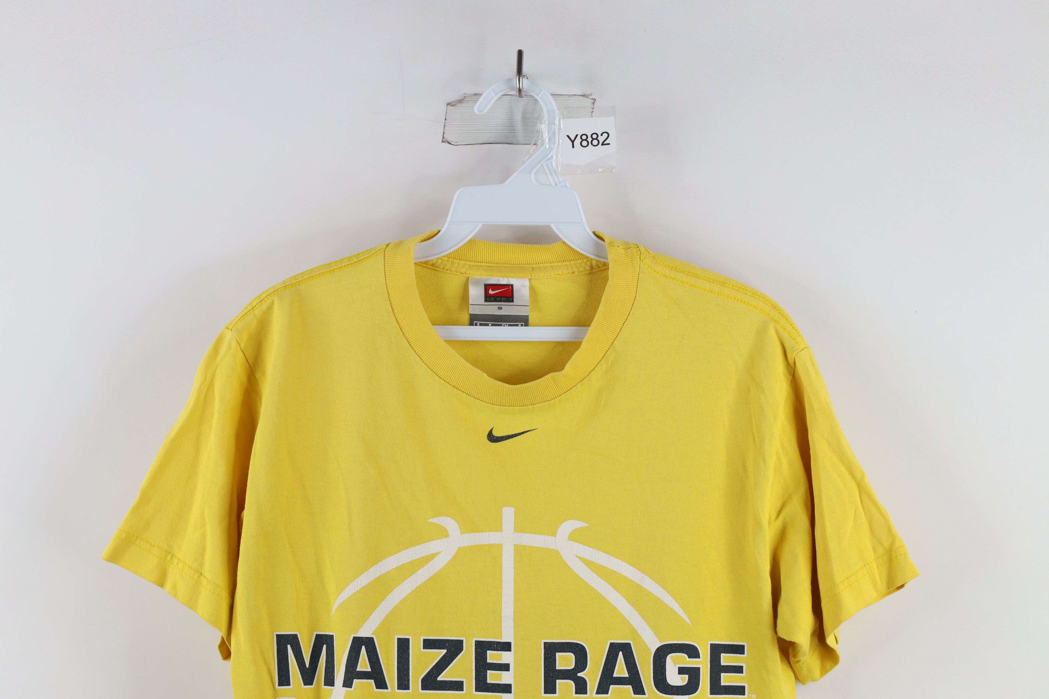 Nike × Vintage Vintage Nike University of Michigan Basketball T-Shirt Size US S / EU 44-46 / 1 - 2 Thumbnail