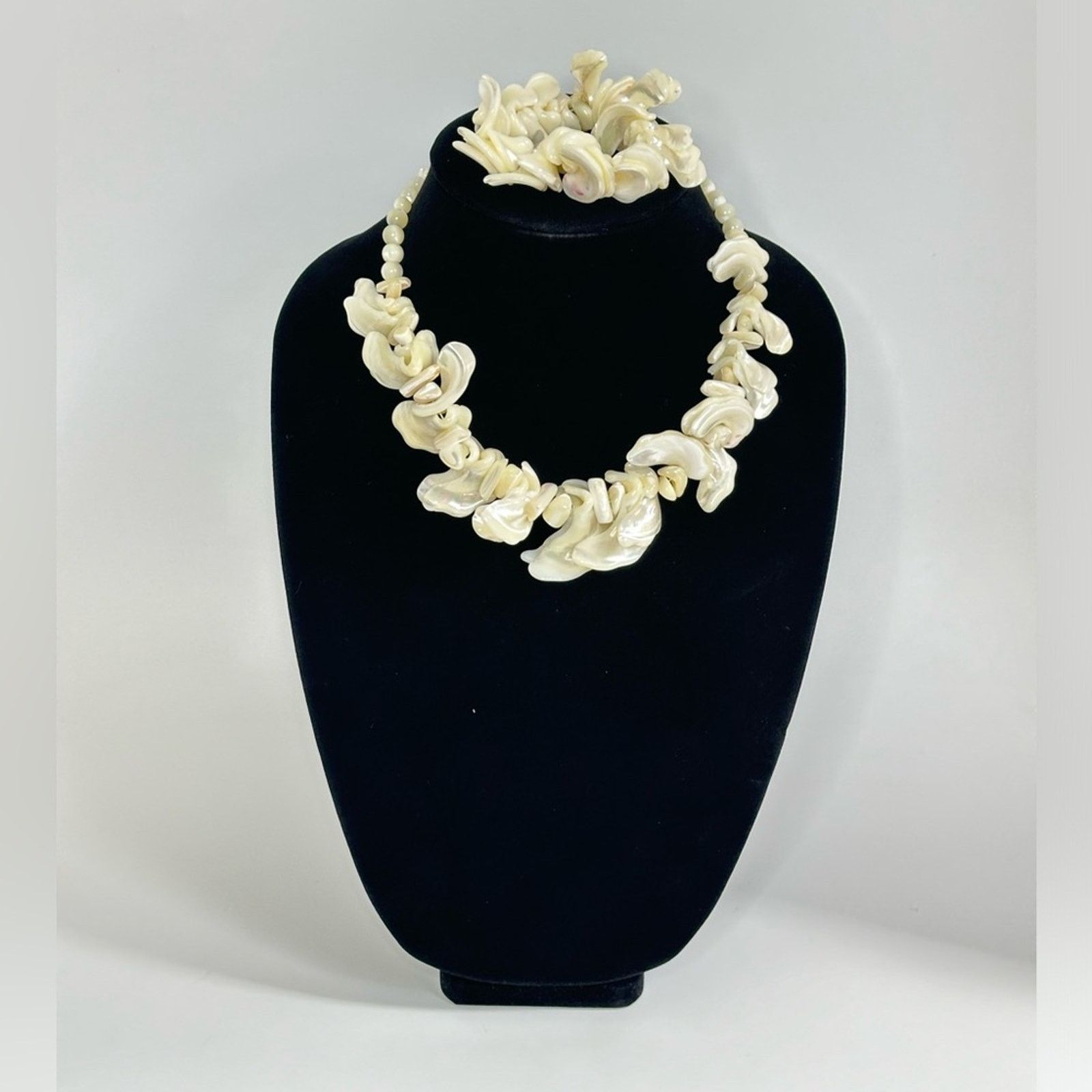 Other Vintage Mother Of Pearl Hand Beaded Necklace & Bracelet Set Size ONE SIZE - 1 Thumbnail
