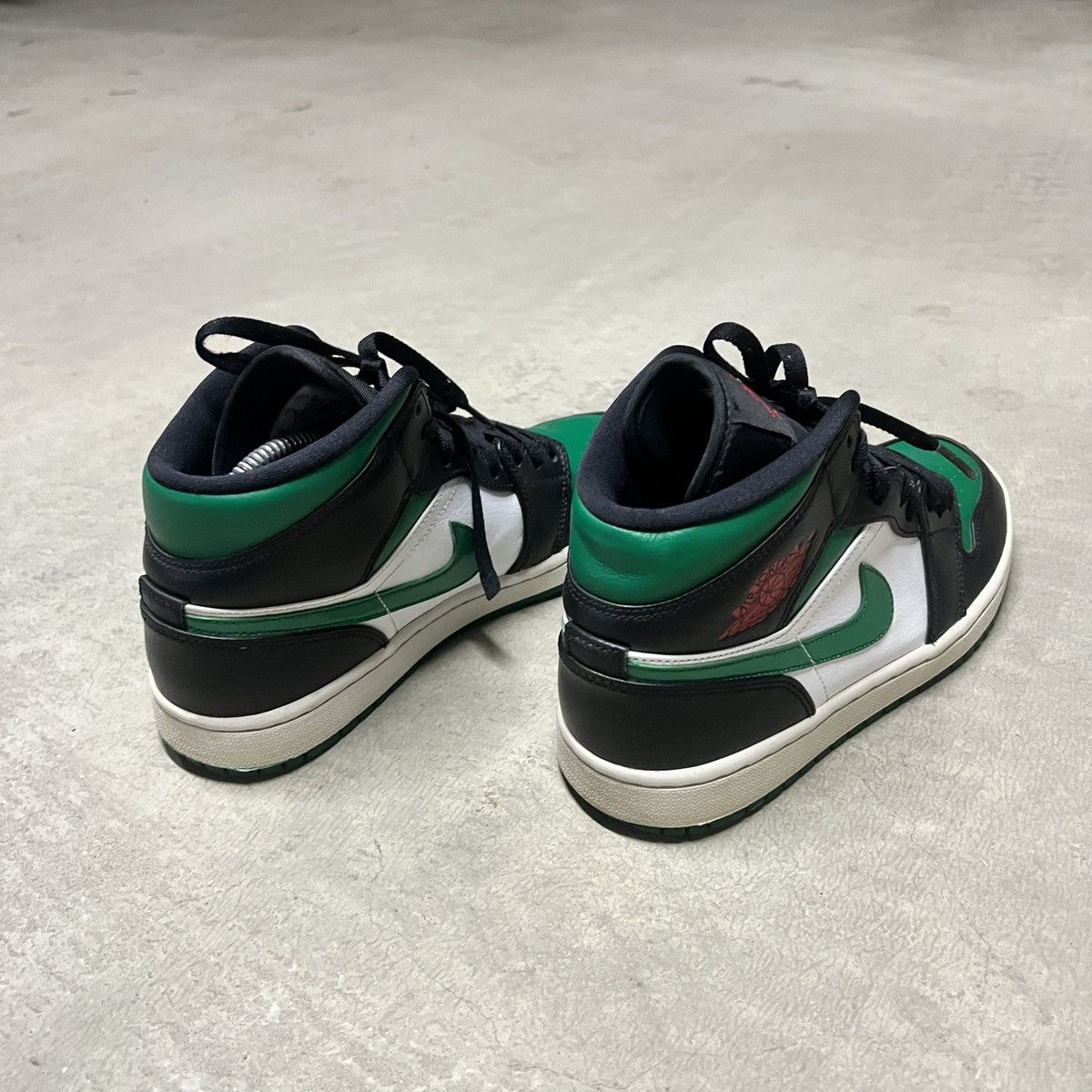 Nike Nike Air Jordan 1 Mid Size US 8 / EU 41 - 15 Thumbnail