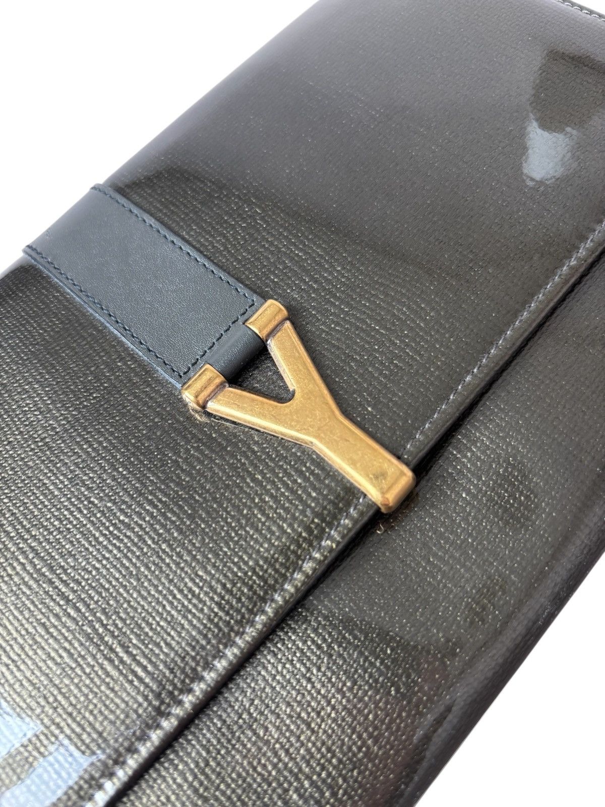Yves Saint Laurent Yves Saint Laurent Ligne Y patent leather clutch Size ONE SIZE - 8 Thumbnail