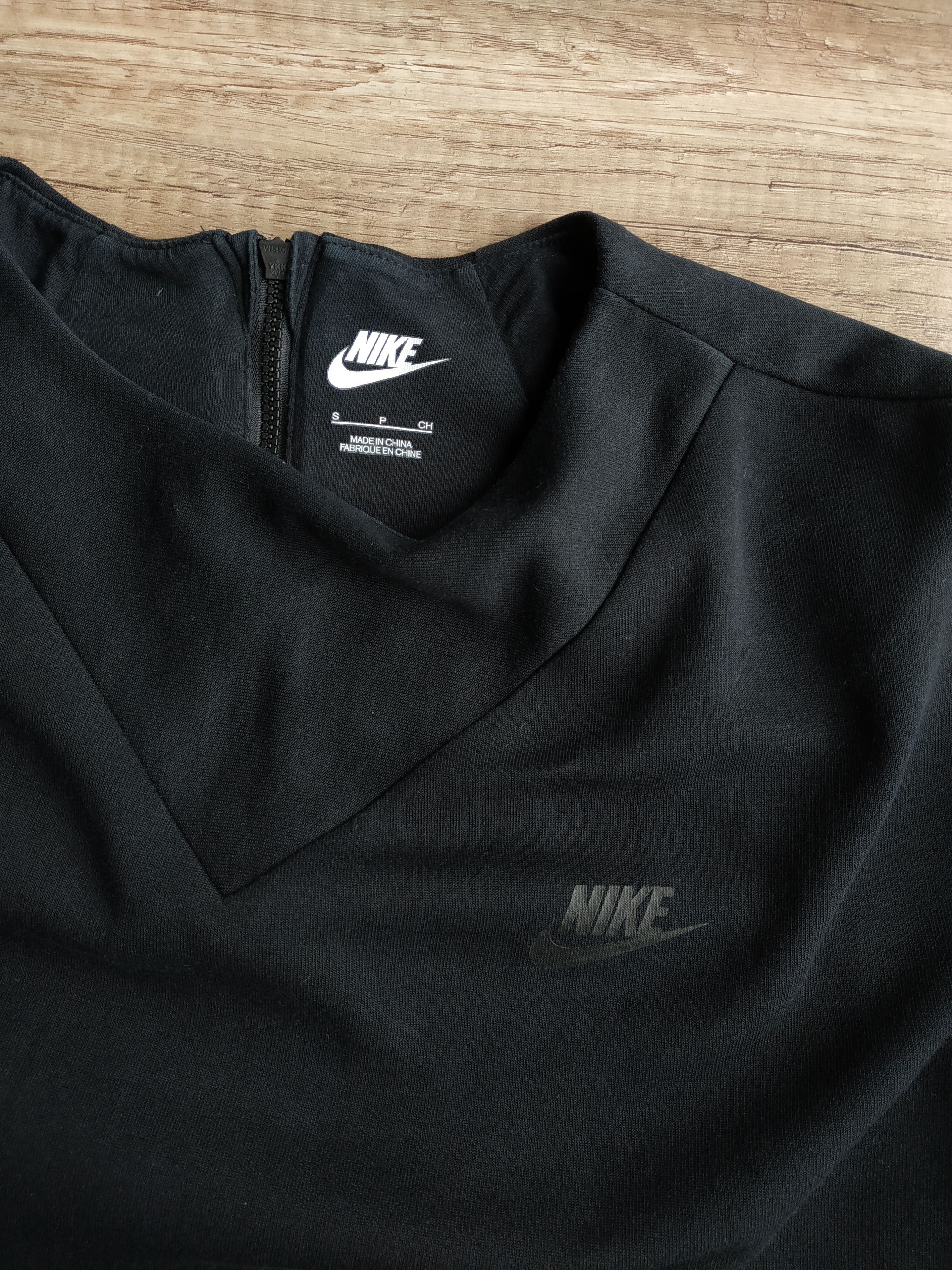 Jordan Brand × Nike NIKE Women's Short Sleeve Tech Fleece Black T-shirt, SMALL Size S / US 4 / IT 40 - 5 Thumbnail