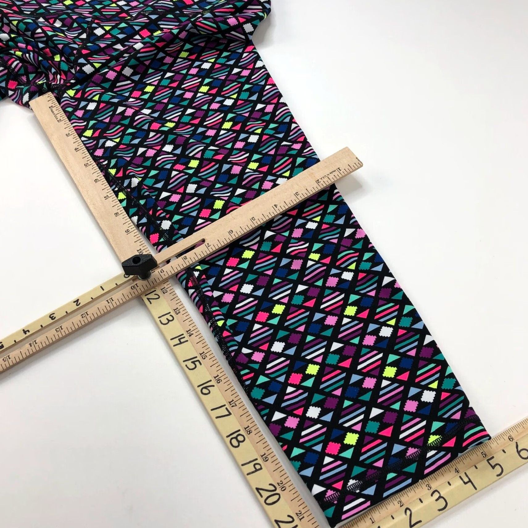 Victoria's Secret Victoria's Secret Capri Leggings Large Womens Multicolor Capris Knitting Worn Once Activewear Size 36" / US 14 / IT 50 - 3 Thumbnail