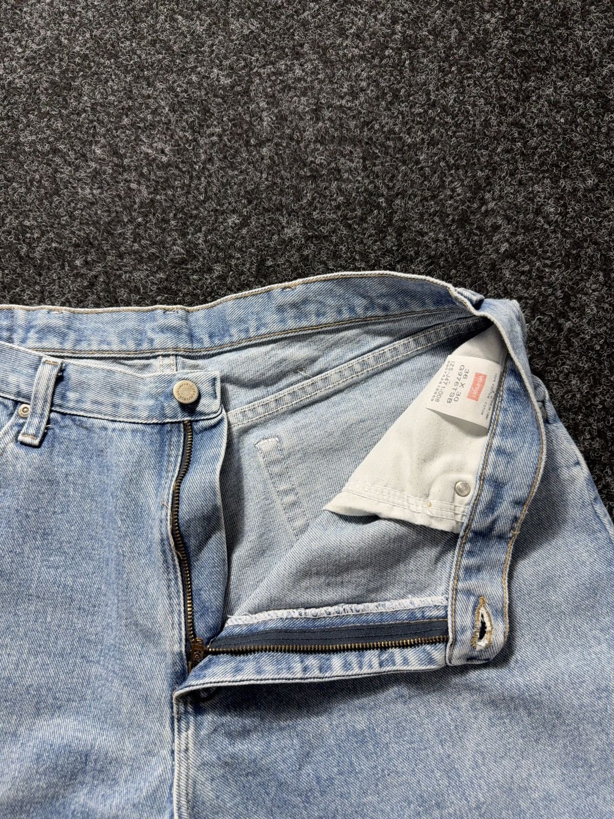 Wrangler 90s Wrangler Western USA Cowboy Light Wash Baggy Jeans Retro Size US 35 - 9 Thumbnail