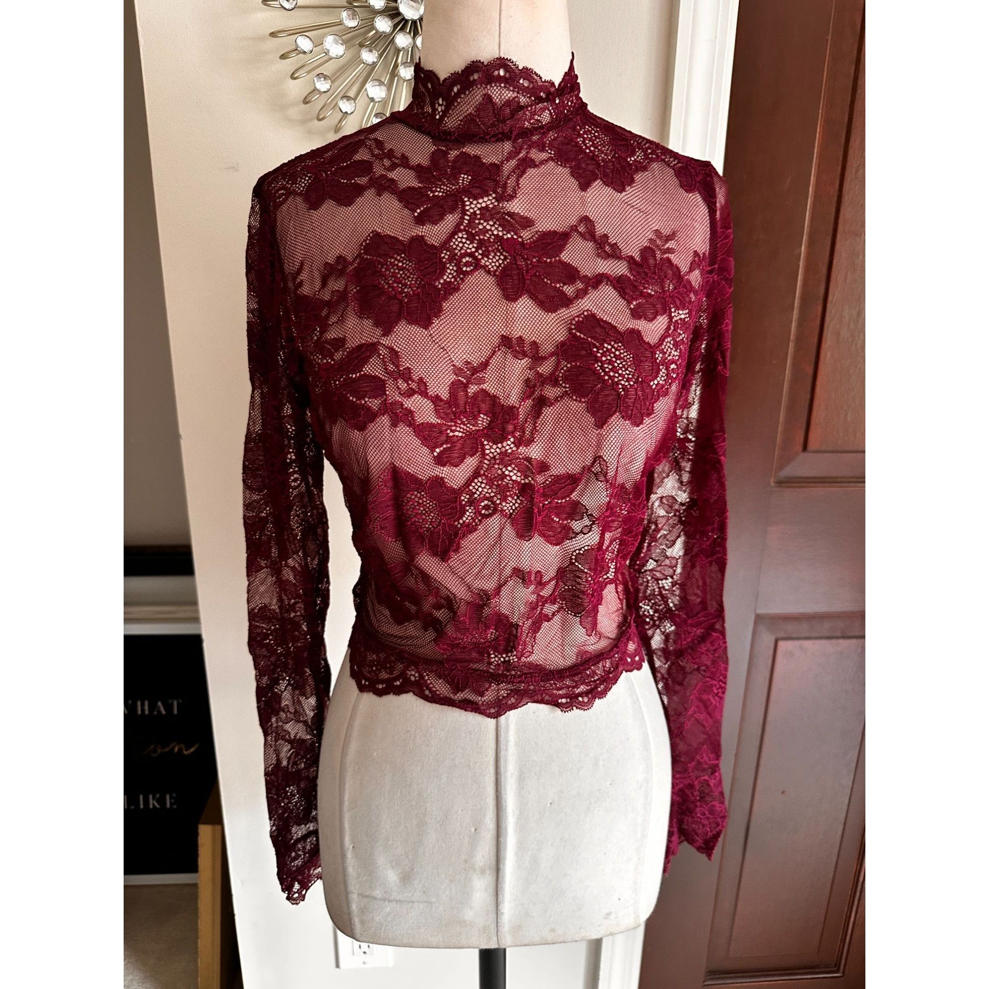 Victoria's Secret NWT Victoria's Secret Lingerie Crop Top Small All Lace Long Size S / US 4 / IT 40 - 1 Thumbnail