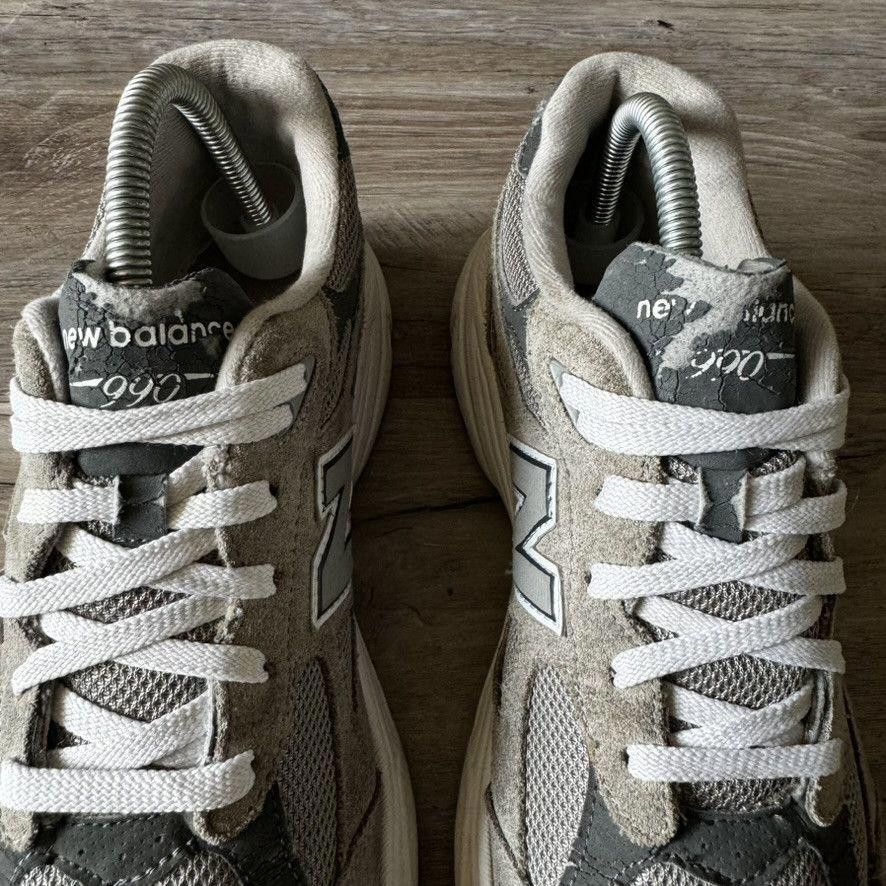 New Balance NEW BALANCE • 990v3 Big Kid "Grey" (7M) Size US 7 / EU 40 - 8 Thumbnail