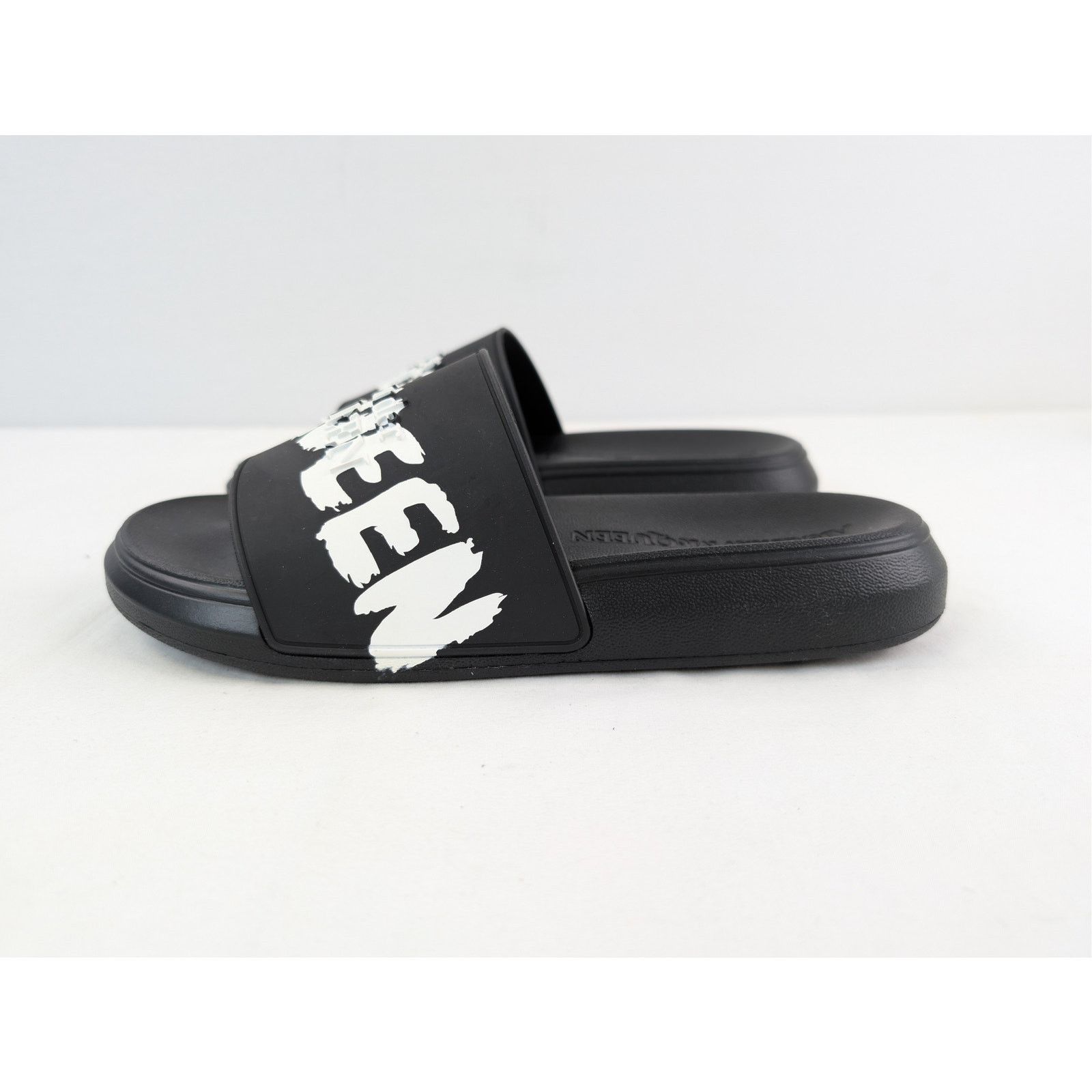 Alexander McQueen o1rshd1 Sandal Rubber Slider Logo Slippers in Black 41 Size US 8 / EU 41 - 10 Thumbnail