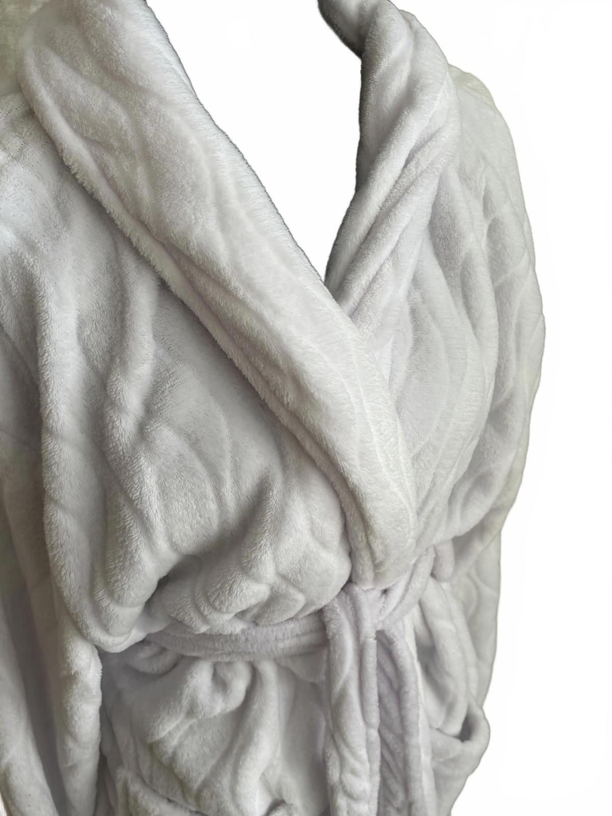 Other White Plush Bathrobe with Belt and Pockets Size ONE SIZE - 2 Thumbnail