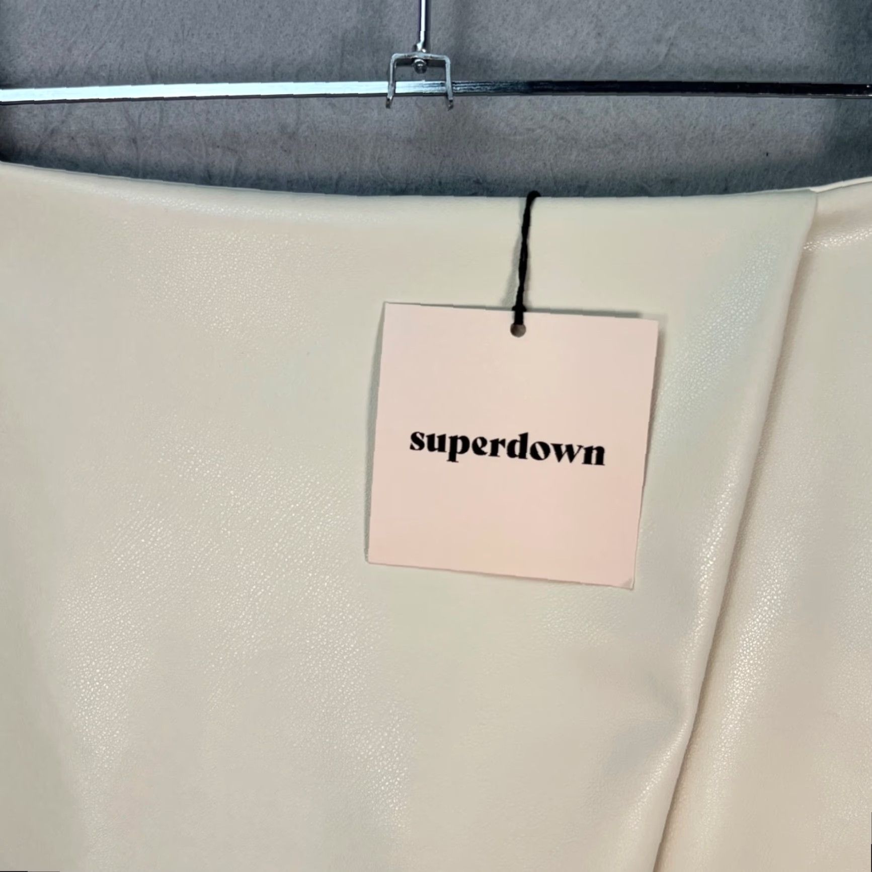 superdown Superdown Womens XS Cream Faux Leather Wrap Skort NEW! Skort Casual Summer Short Womens XS Cream Faux Leather Wrap Skort Nike Size 26" / US 2 / IT 38 - 5 Thumbnail