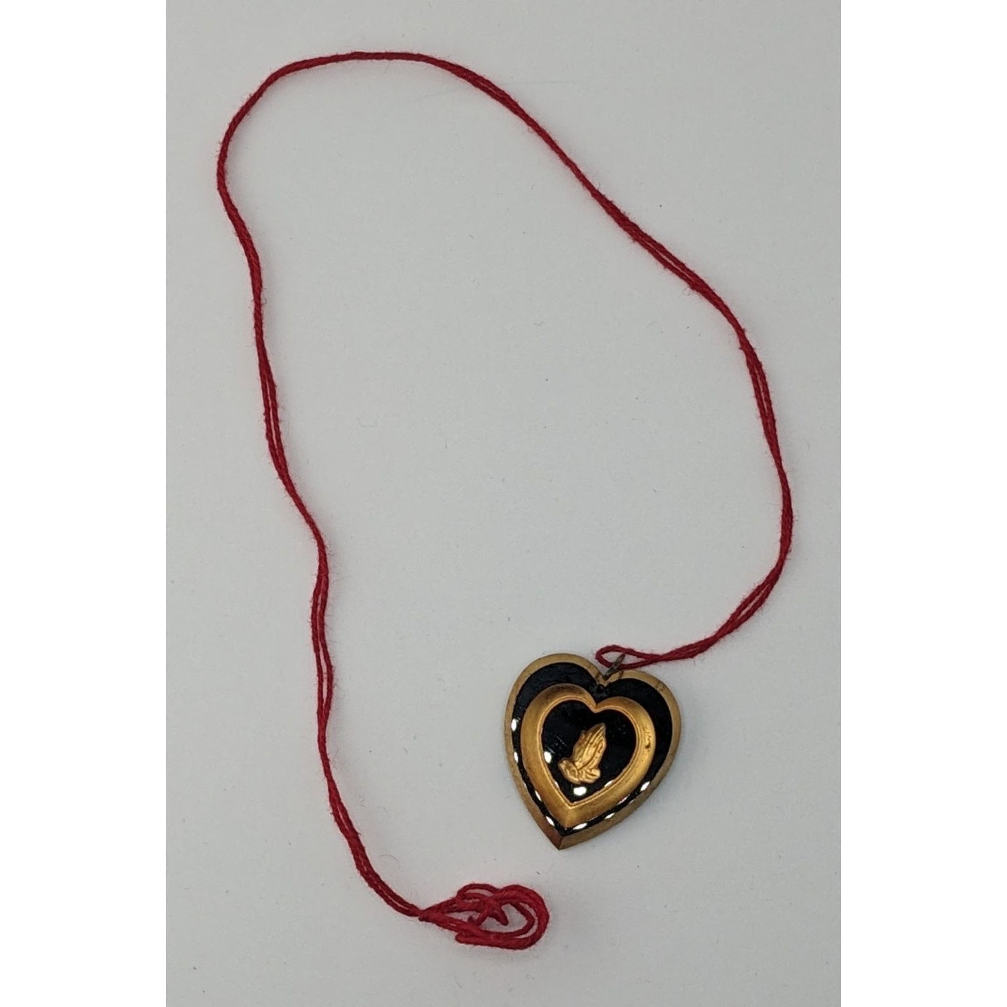 Other Vintage Carved Praying Hands Heart Necklace Size ONE SIZE - 4 Thumbnail