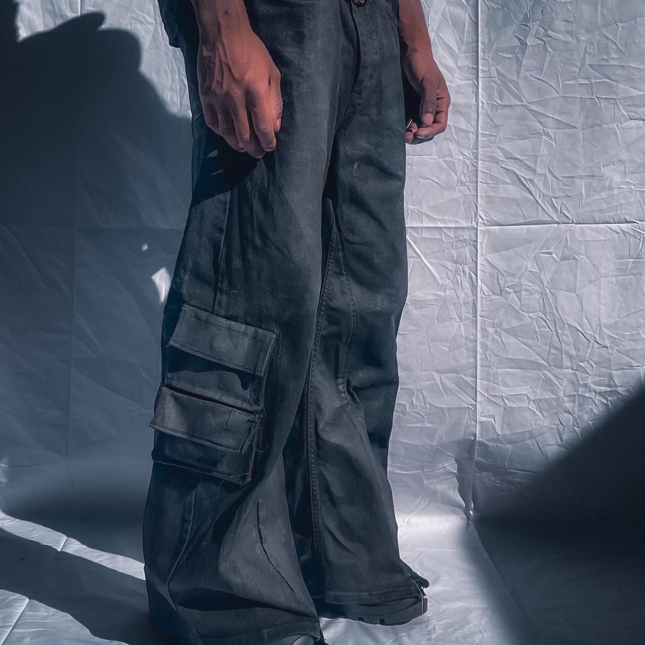 Levi's Black wide leg cargo pants Size US 34 / EU 50 - 2 Thumbnail