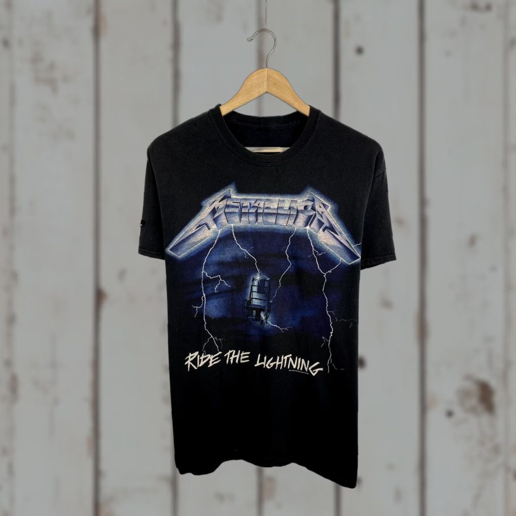 Gildan Vintage Metallica Ride the Lightning rare retro T-Shirt M Black Mens XS? Size US M / EU 48-50 / 2 - 1 Thumbnail