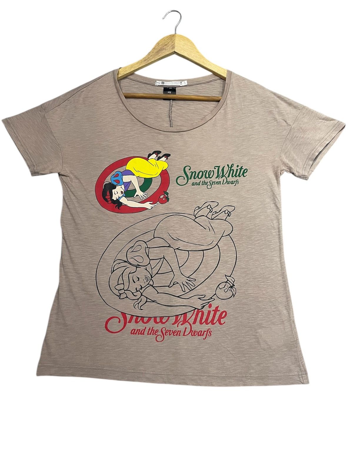 Disney UNIQLO UNDERCOVER x DISNEY SNOW WHITE WOMEN TSHIRT Size US L / EU 52-54 / 3 - 1 Thumbnail