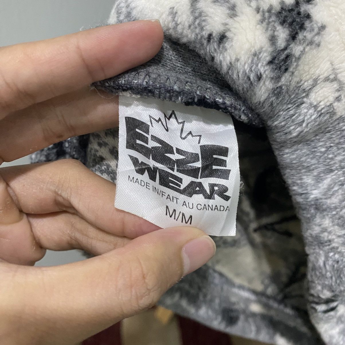 Vintage Vintage EzzeWear Wolf Full Print Fleece Jacket Gorpcore Grey Size US M / EU 48-50 / 2 - 12 Thumbnail