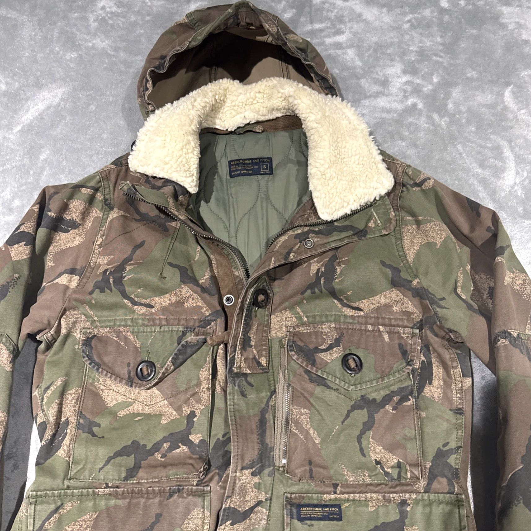 Abercrombie & Fitch Abercrombie & Fitch Jacket Adult S Green Camo Military Quilt Lined Hooded Sherpa Size US S / EU 44-46 / 1 - 2 Thumbnail
