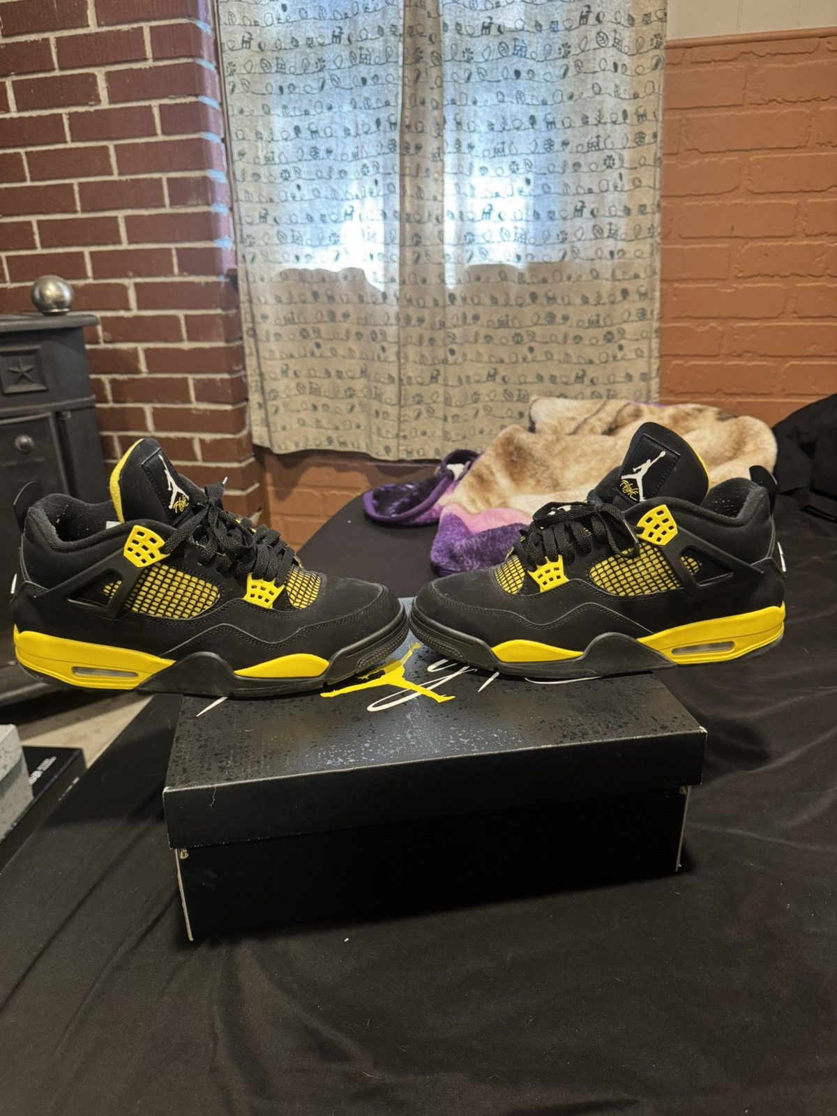 Jordan Brand Retro Jordan 4 Thunder Size US 10.5 / EU 43-44 - 3 Thumbnail