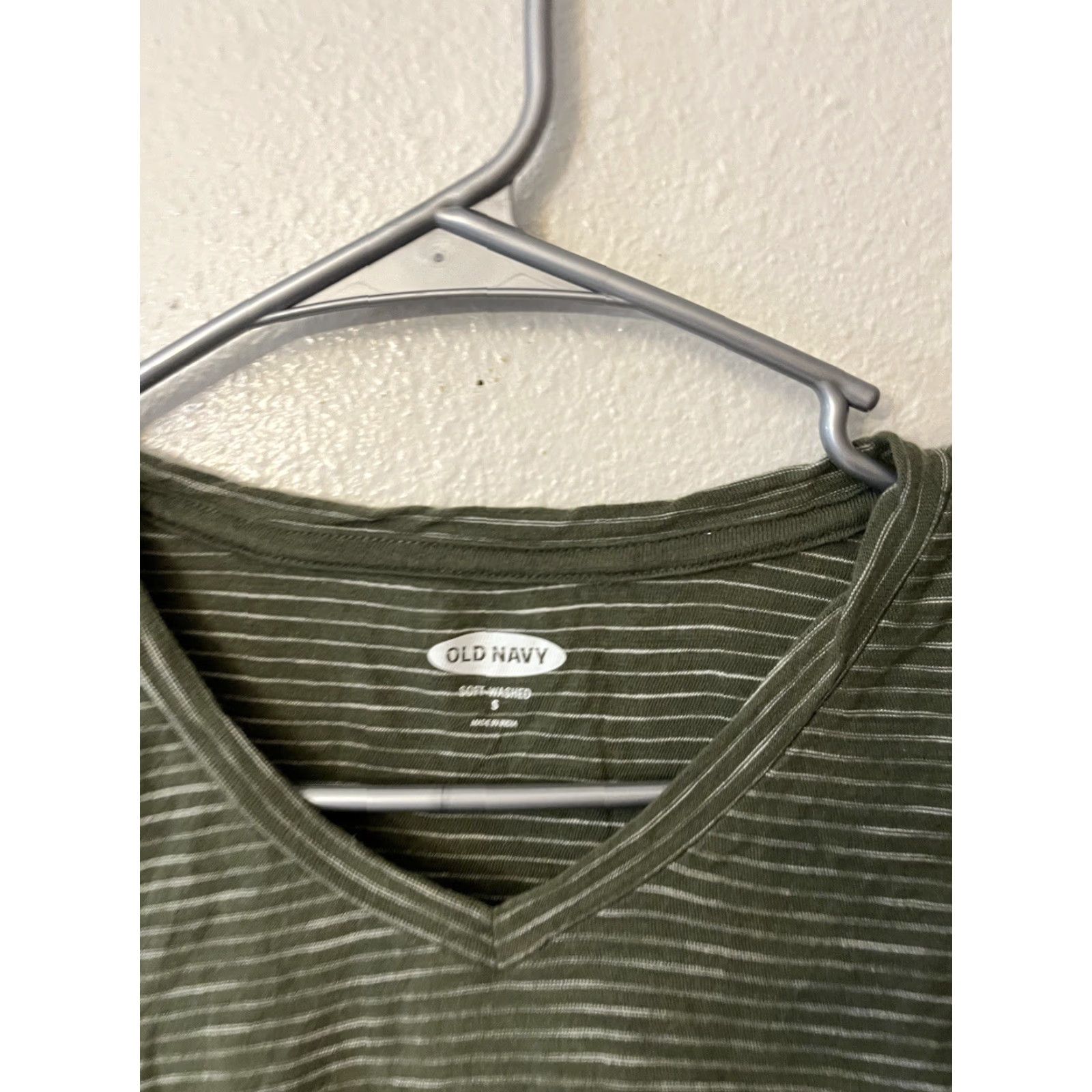 Old Navy Old Navy T-Shirt Mens S Olive Green Striped V-Neck Short Sleeve Cotton Knit Shirt Size US S / EU 44-46 / 1 - 3 Thumbnail
