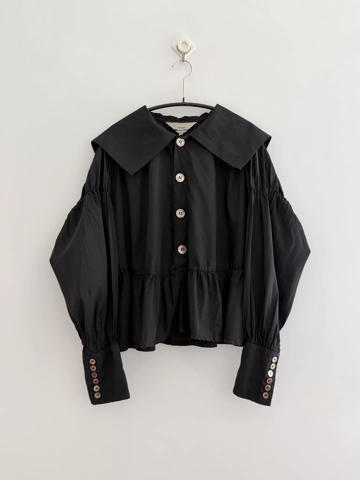 Comme des Garcons Comme des Garçons Pleated Black Shirt M Cuff Buttons Size M / US 6-8 / IT 42-44 - 1 Thumbnail