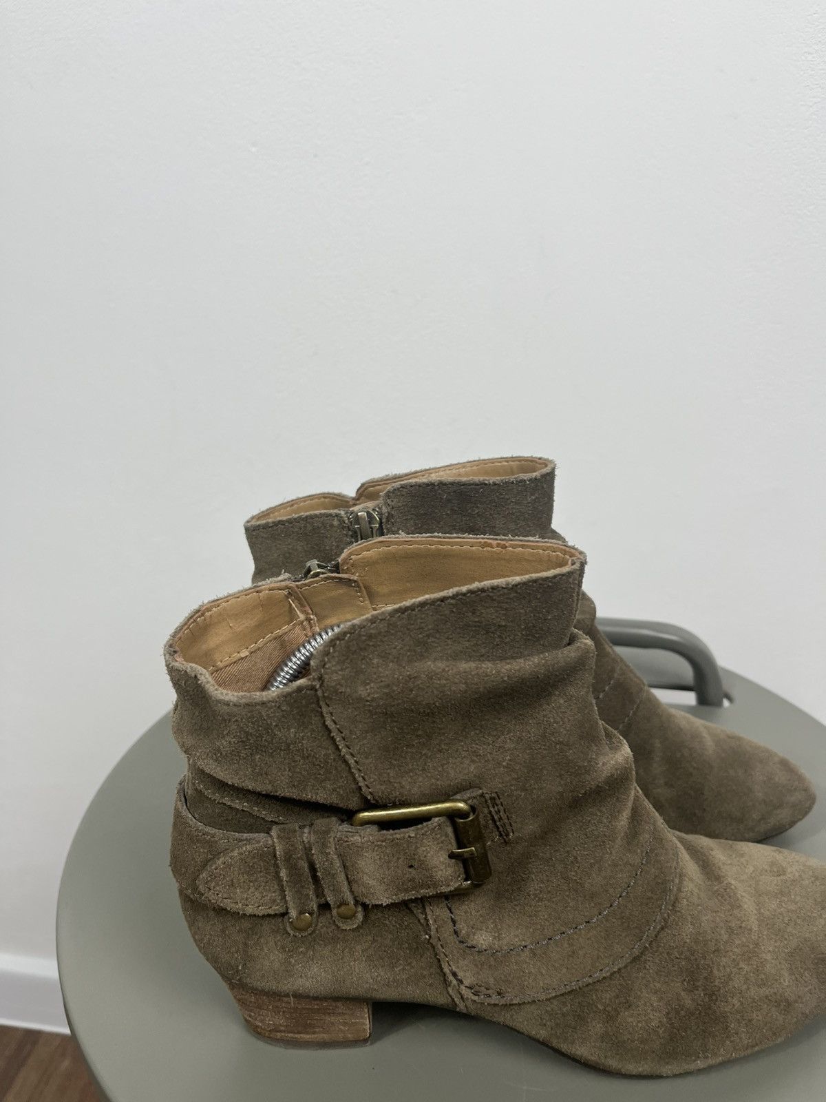 Clarks Clarks Suede Ankle Boots Buckle Low Heel Women EU 37.5 Brown Size US 6.5 / IT 36.5 - 4 Thumbnail