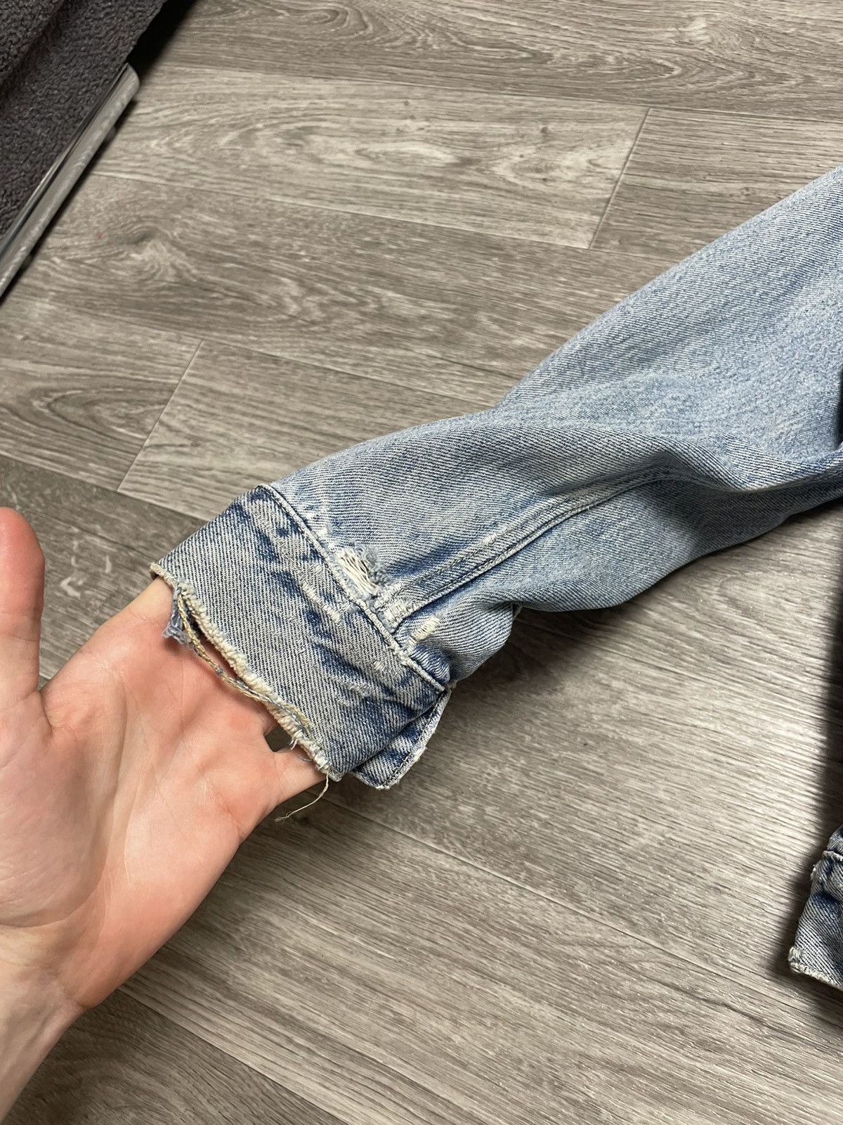 Levi's Vintage Clothing Vintage 92s Levis Blue Distressed Denim Jacket Made In Italy Size US S / EU 44-46 / 1 - 12 Thumbnail