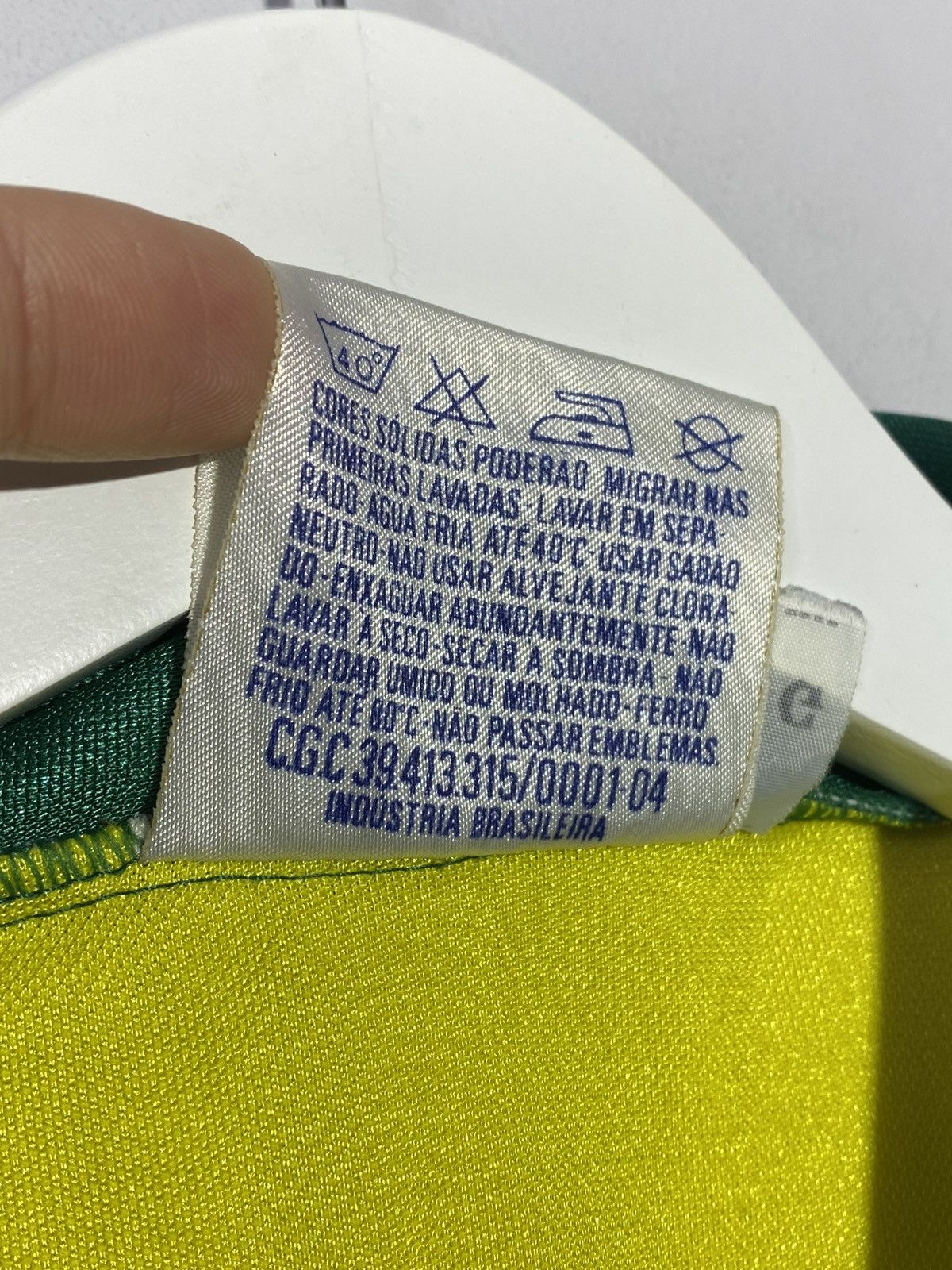 Umbro Vintage Umbro Brazil National Team 1994 Home Soccer Jersey Size US L / EU 52-54 / 3 - 12 Thumbnail