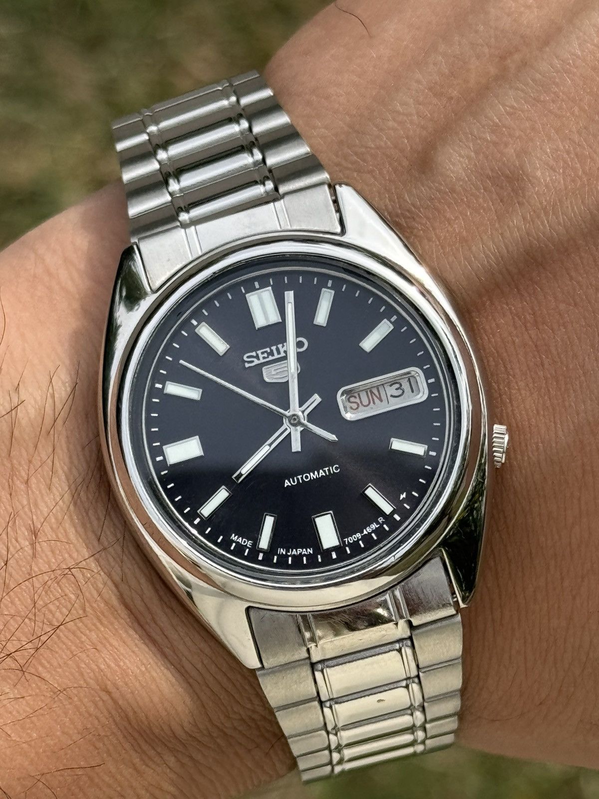 Seiko Seiko 5 7009-Japan Auto |Black Dial | Day & Date mens watch Size 36 - 9 Thumbnail