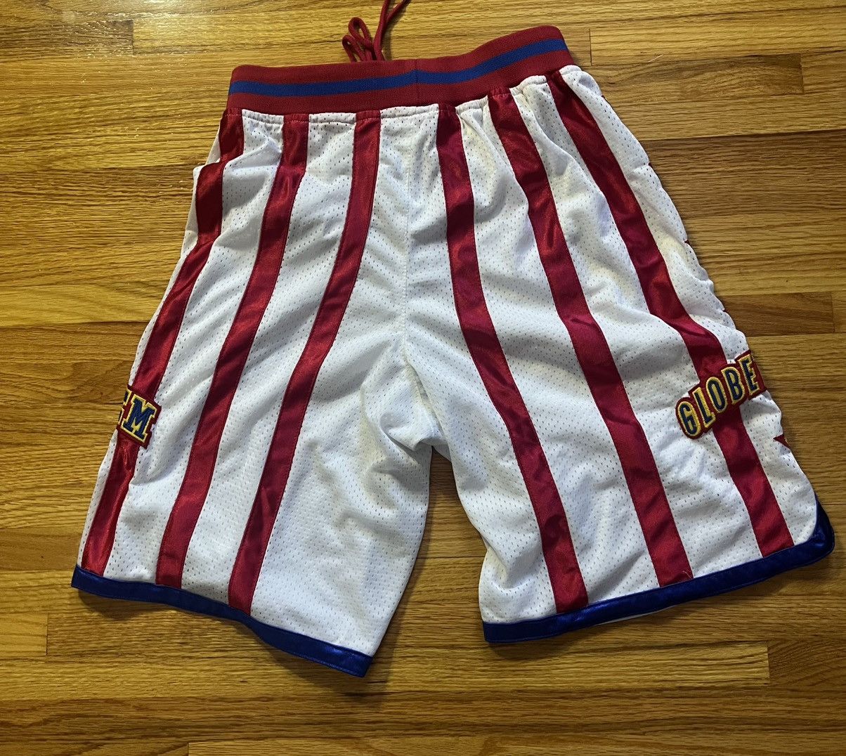 NBA Vintage Harlem Globetrotters Shorts Signed Size US 30 / EU 46 - 6 Thumbnail