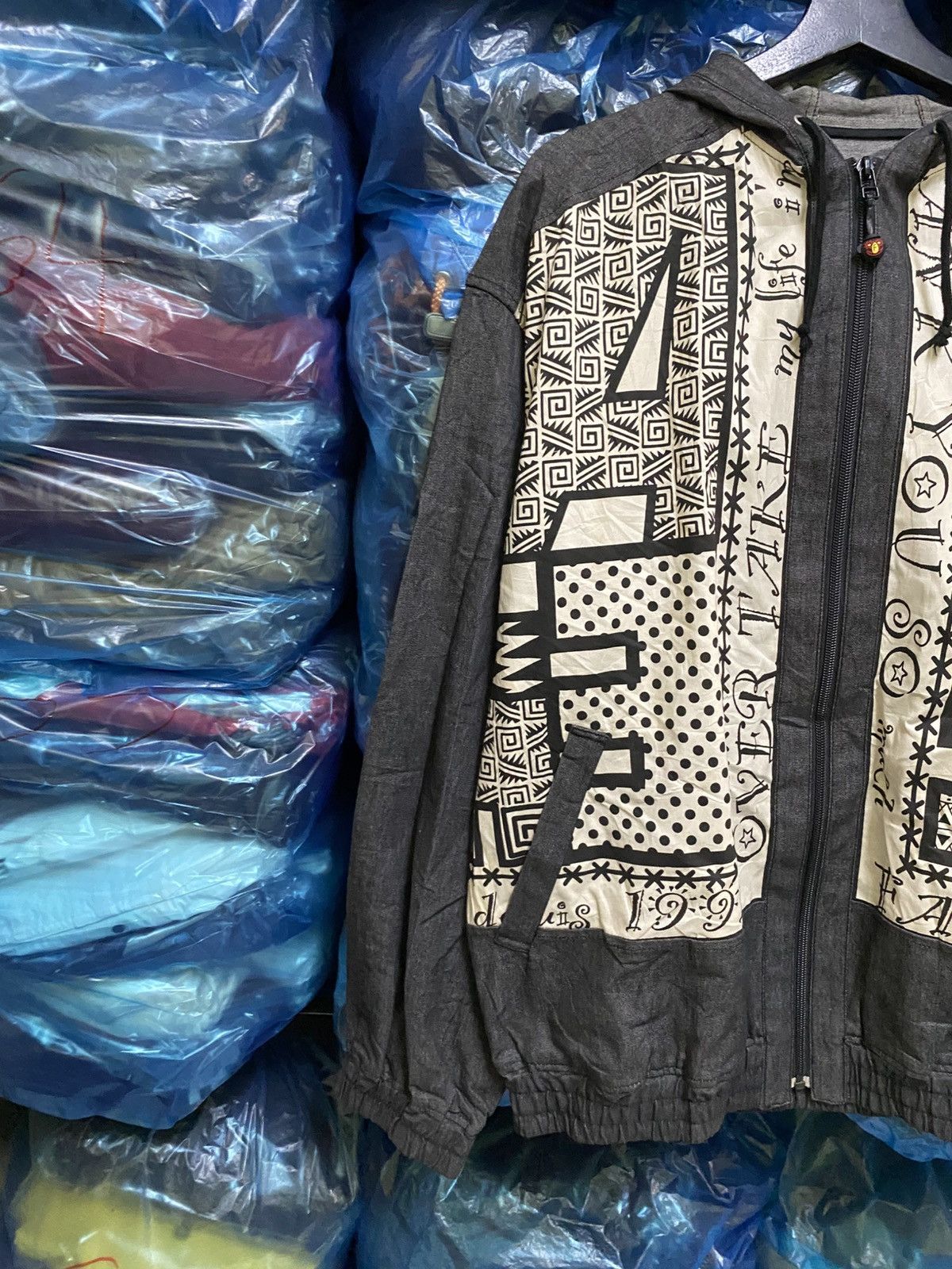 Vintage Vintage Tribal Graphic Tech Jacket Ethnic Print Windbreaker Size US L / EU 52-54 / 3 - 7 Thumbnail