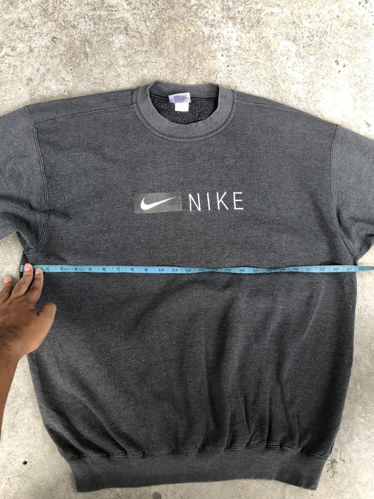 Nike Vintage Nike Embroidered Logo Sweatshirt Size US L / EU 52-54 / 3 - 19 Thumbnail
