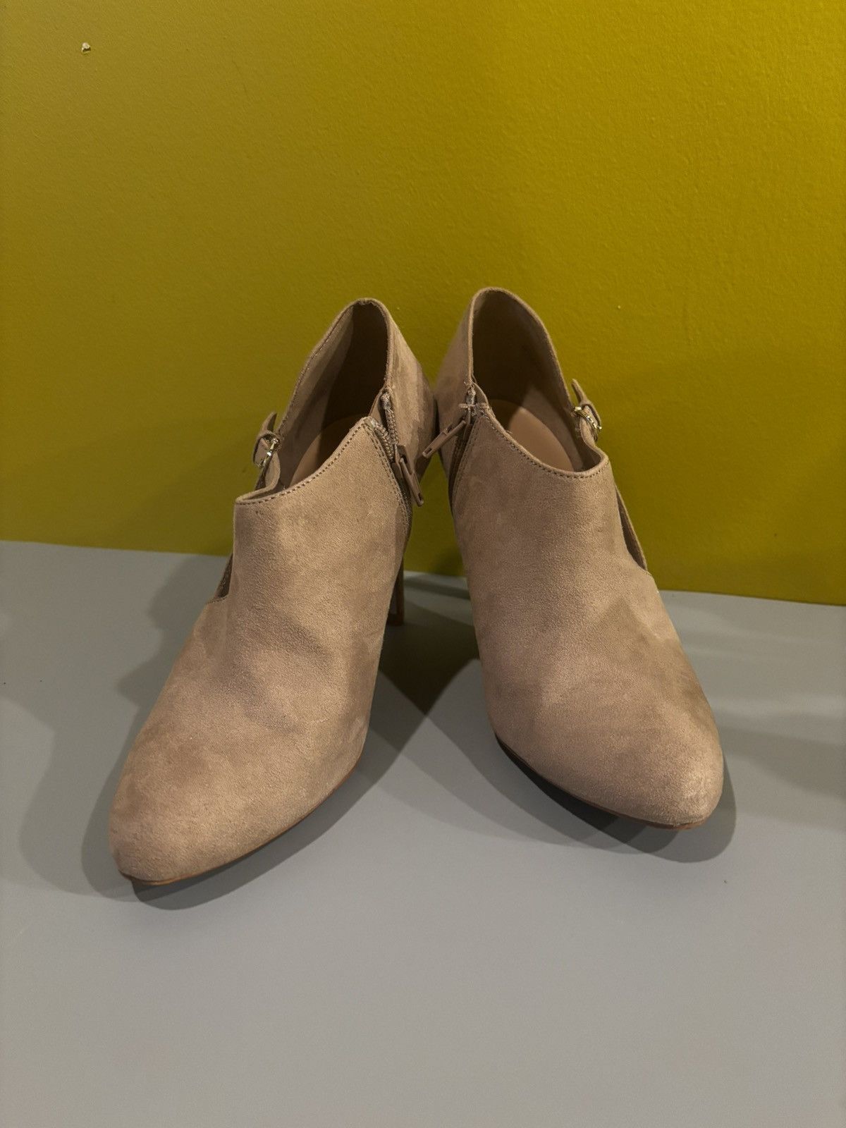Other Beige suede 4” heels2705 Size US 7.5 / IT 37.5 - 1 Thumbnail