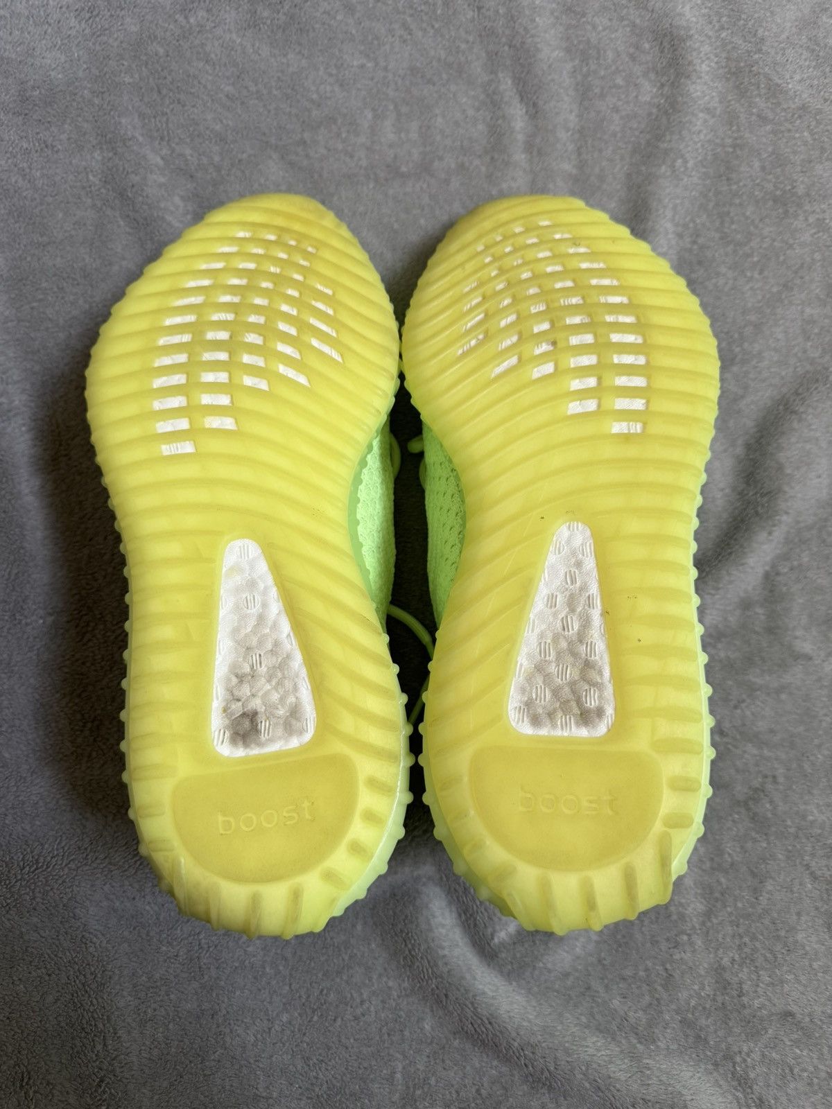 Yeezy Yeezy Boost 350 V2 Glow Size US 12 / EU 45 - 5 Thumbnail