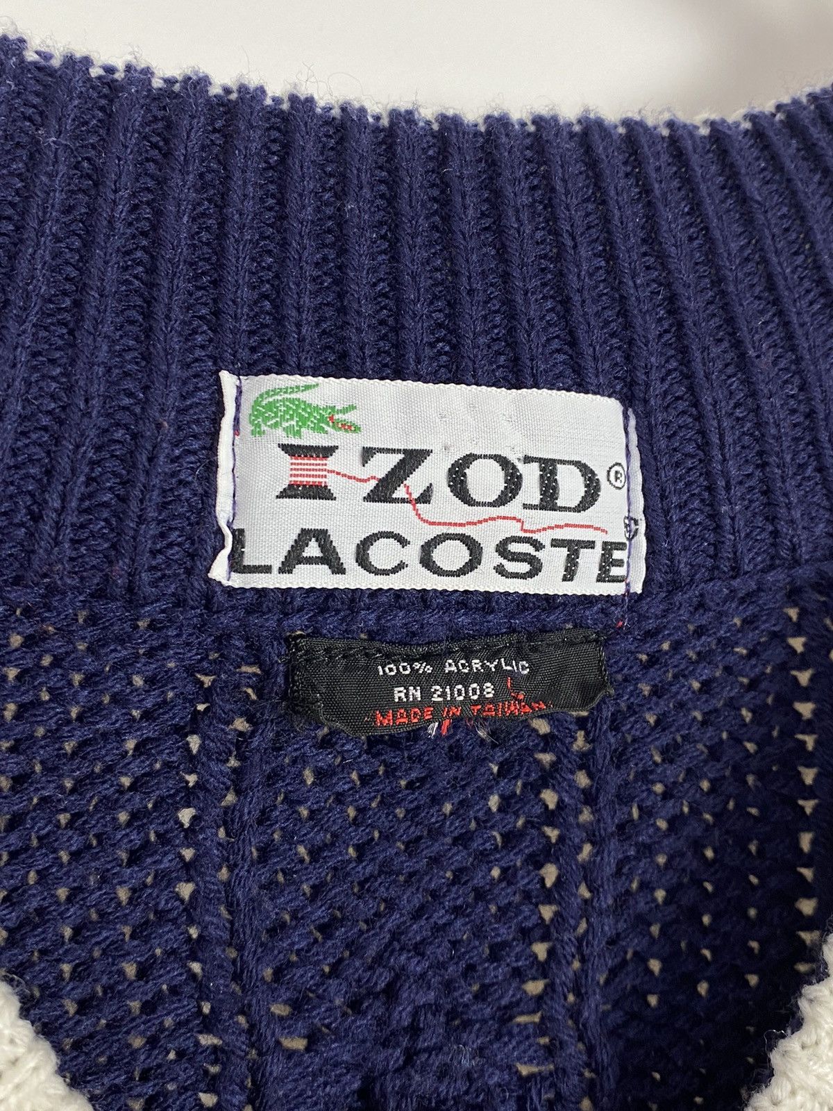 Lacoste 1980’s Vintage Izod Lacoste Cable Knit V-Neck Sweater Size US L / EU 52-54 / 3 - 3 Thumbnail